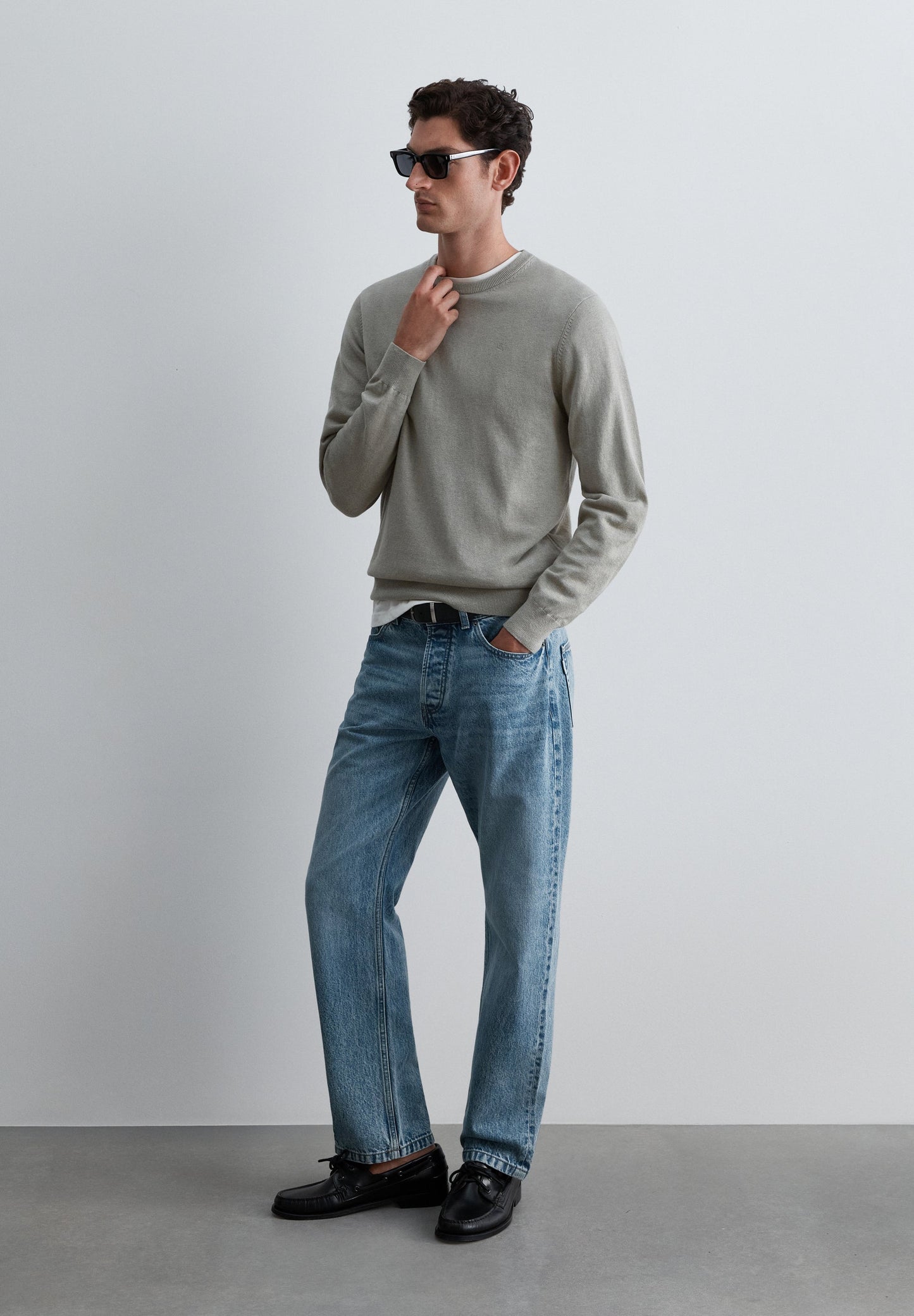 KNIT ROUND NECK SWEATER