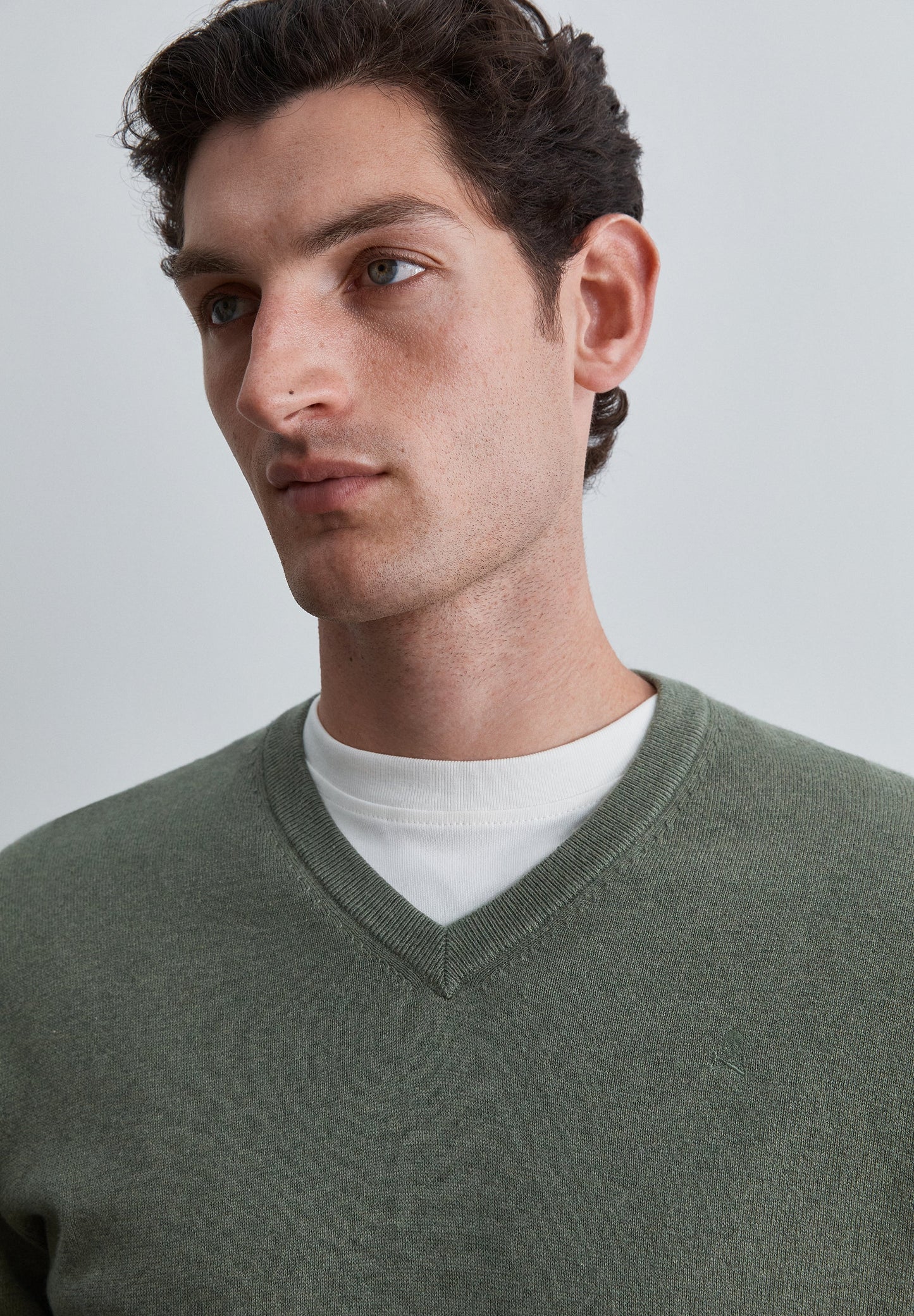 KNIT V-NECK SWEATER