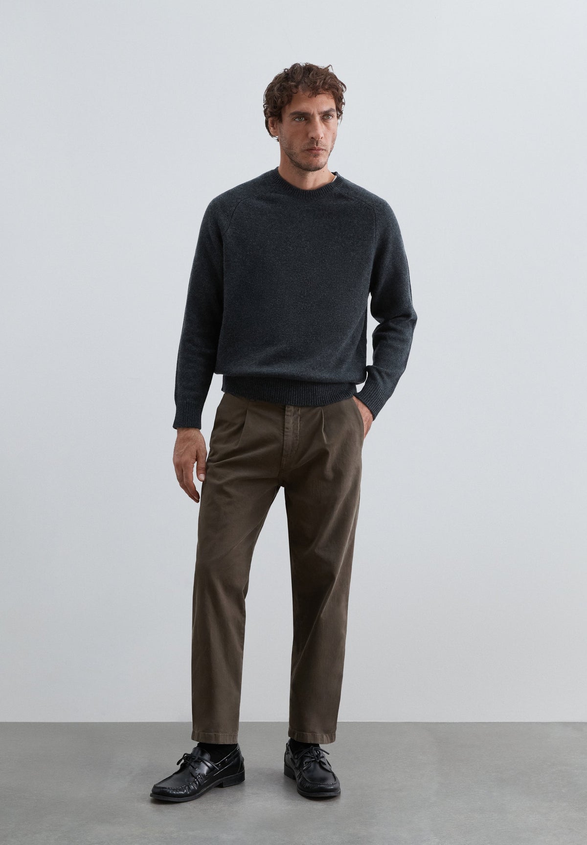 RELAXED CHINO TROUSERS WITH DARTS