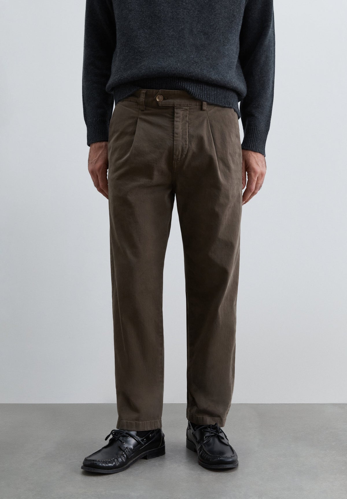 RELAXED CHINO TROUSERS WITH DARTS