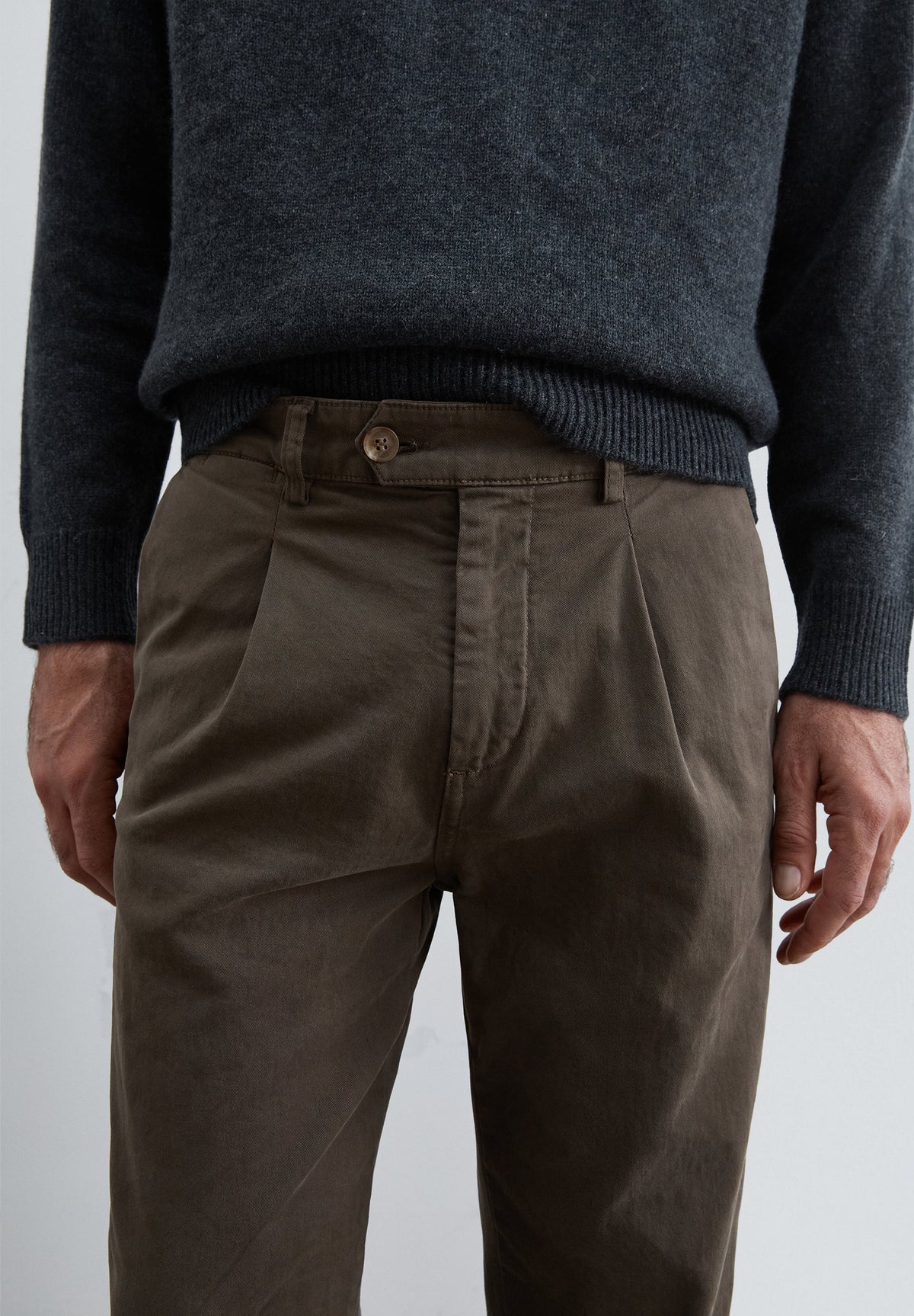 RELAXED CHINO TROUSERS WITH DARTS