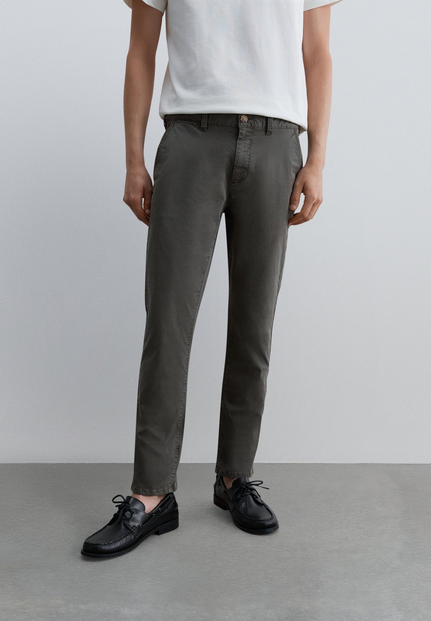 REGULAR FIT CHINO TROUSERS
