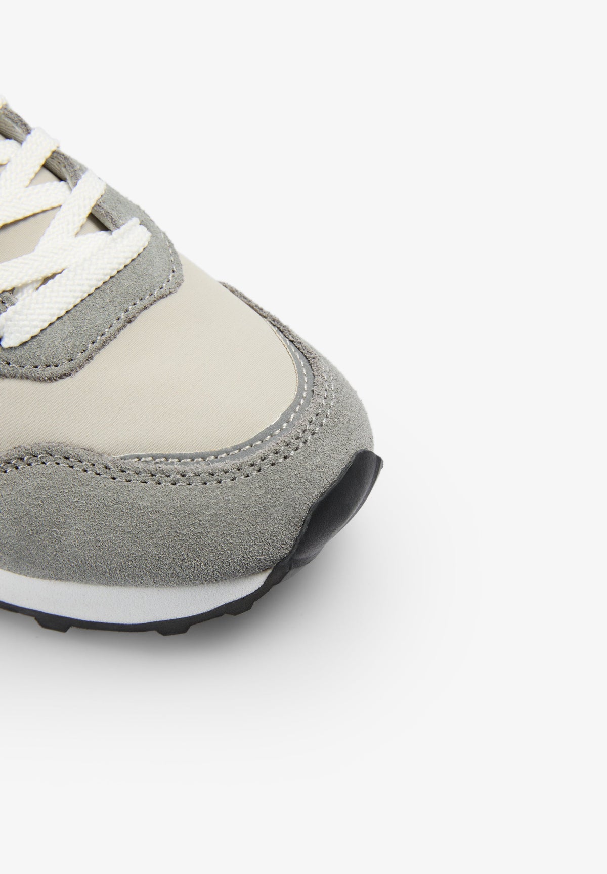 SNEAKERS WITH SIDE SKULL