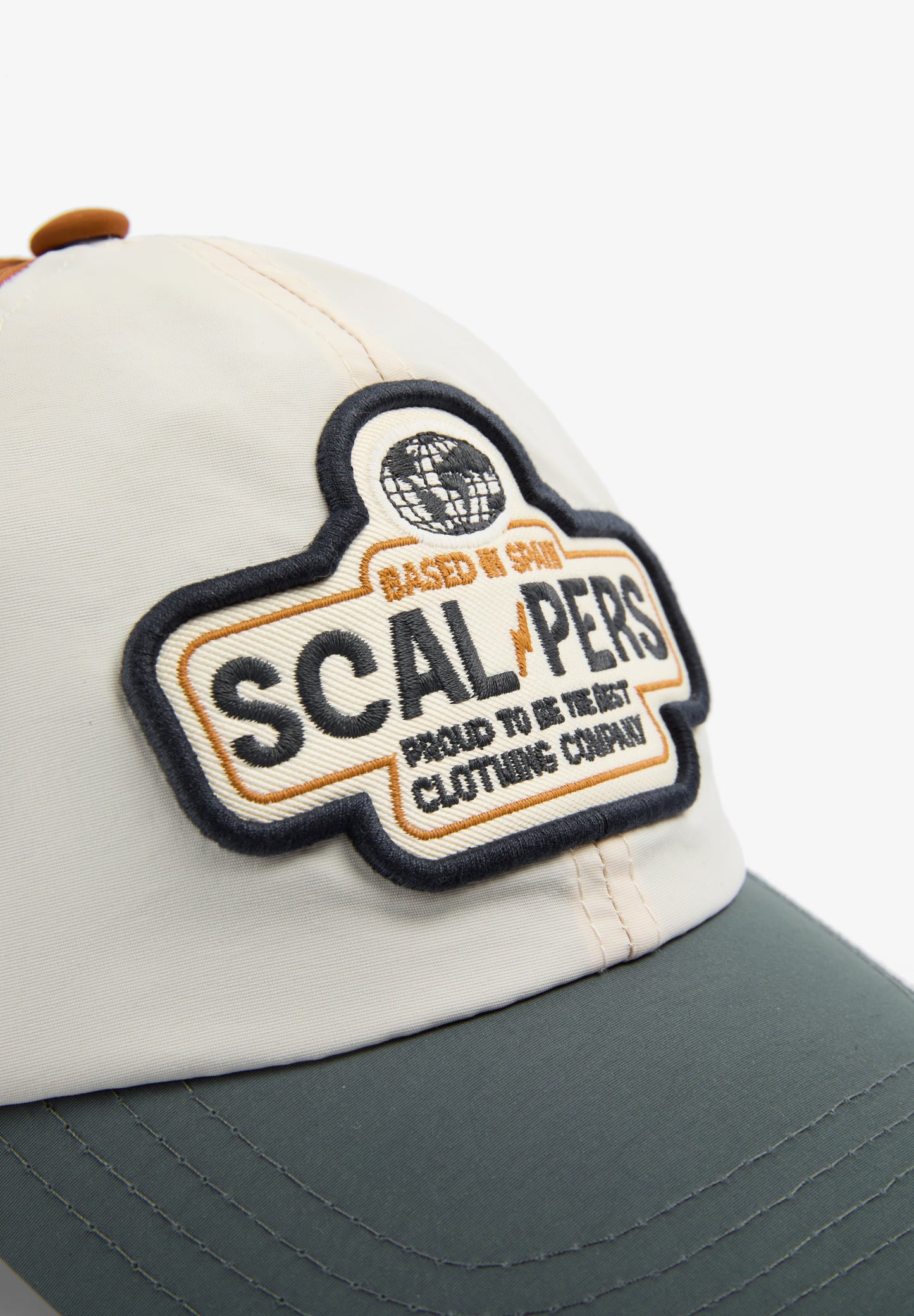 CAP WITH CONTRAST PATCH