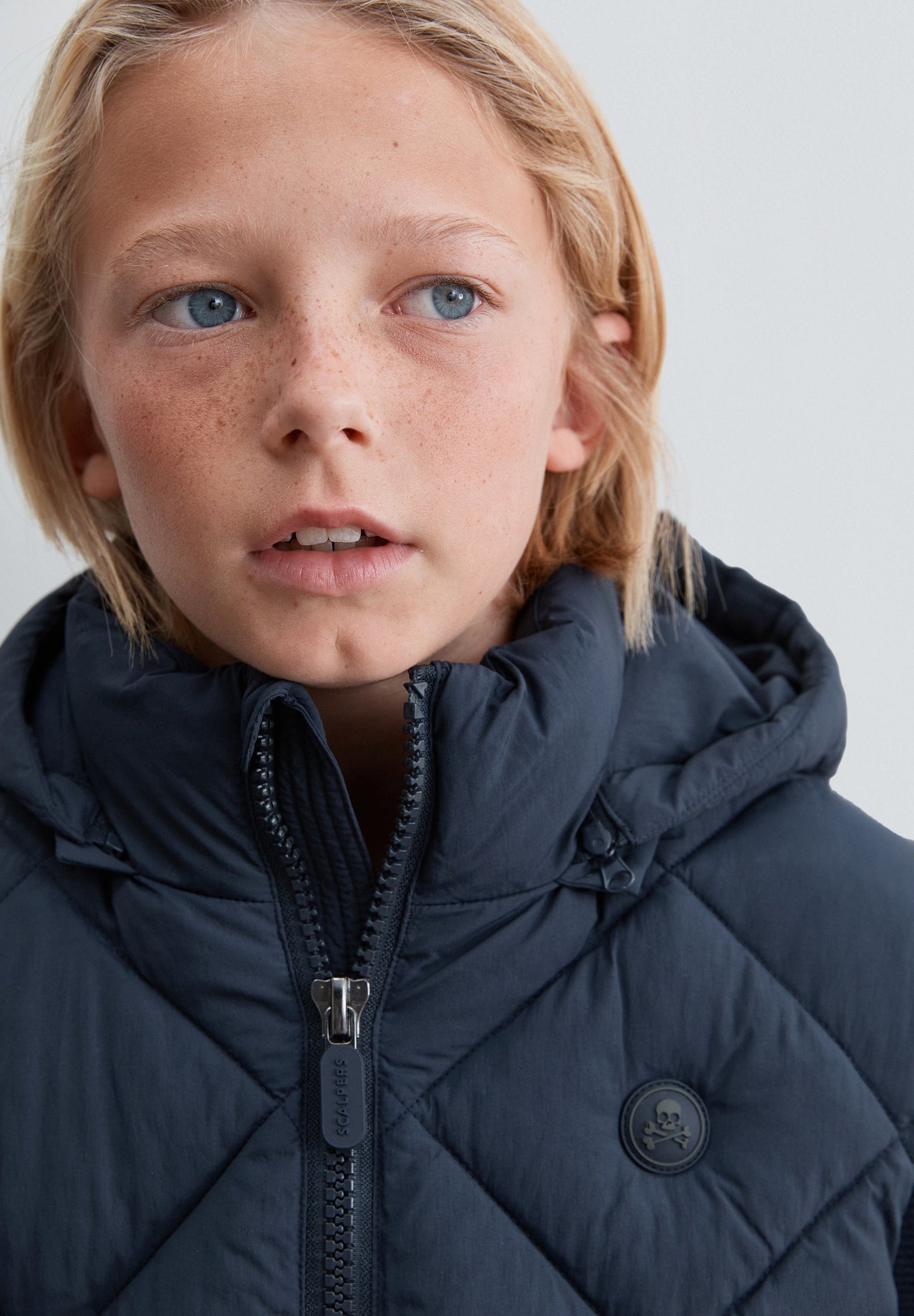 PADDED VEST WITH DETACHABLE HOOD