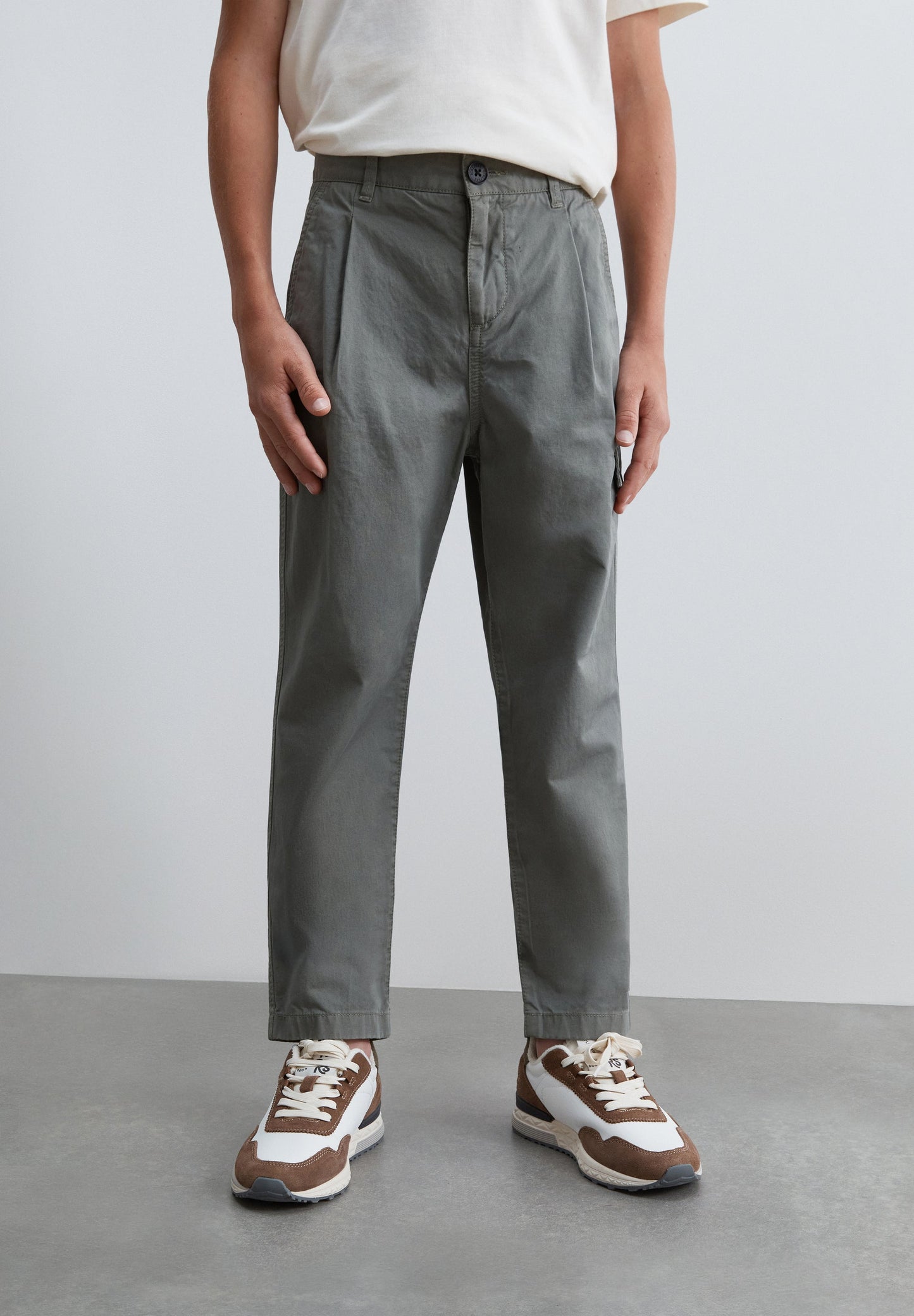 RELAXED FIT CARGO TROUSERS
