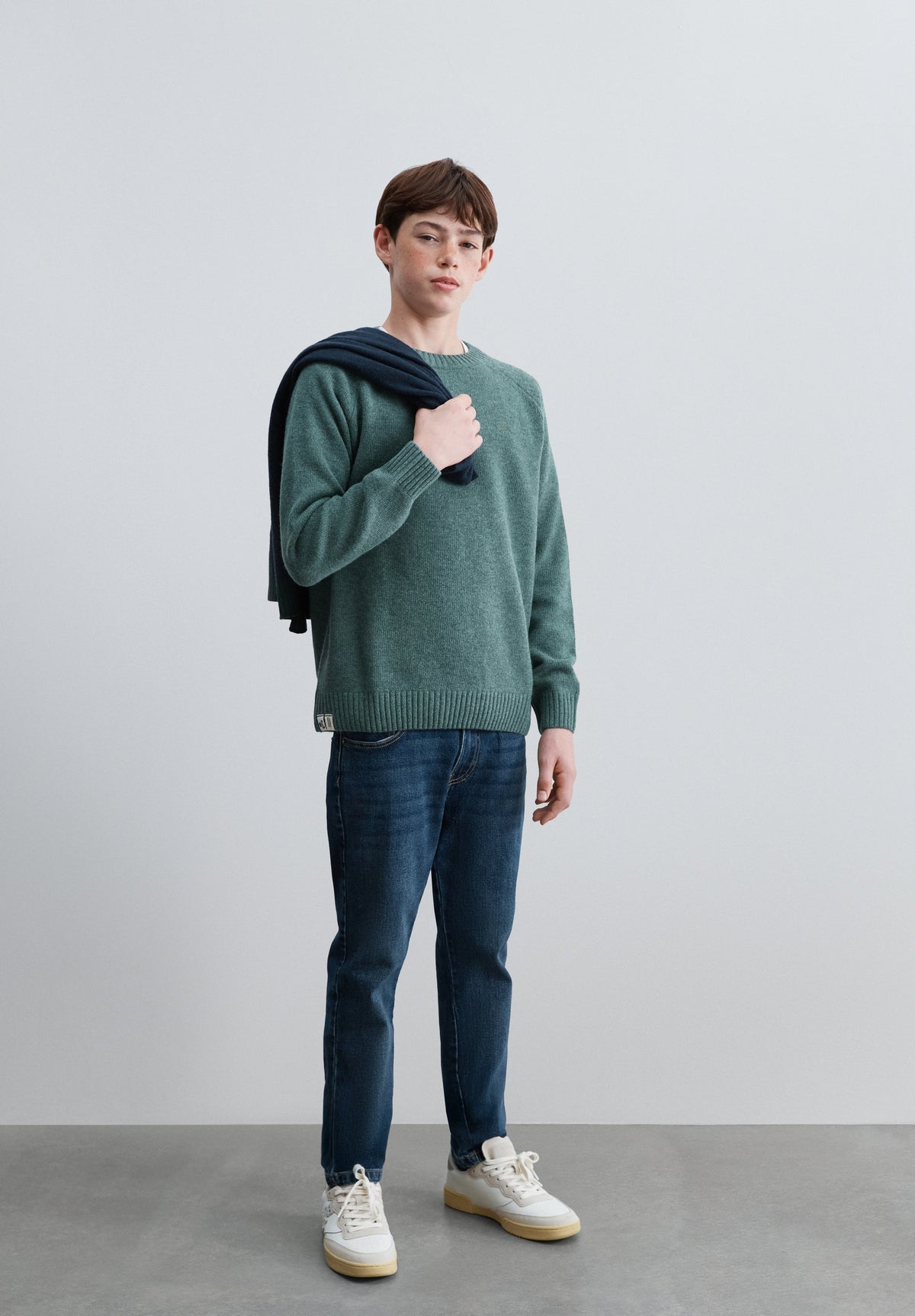 ROUND NECK WOOL SWEATER