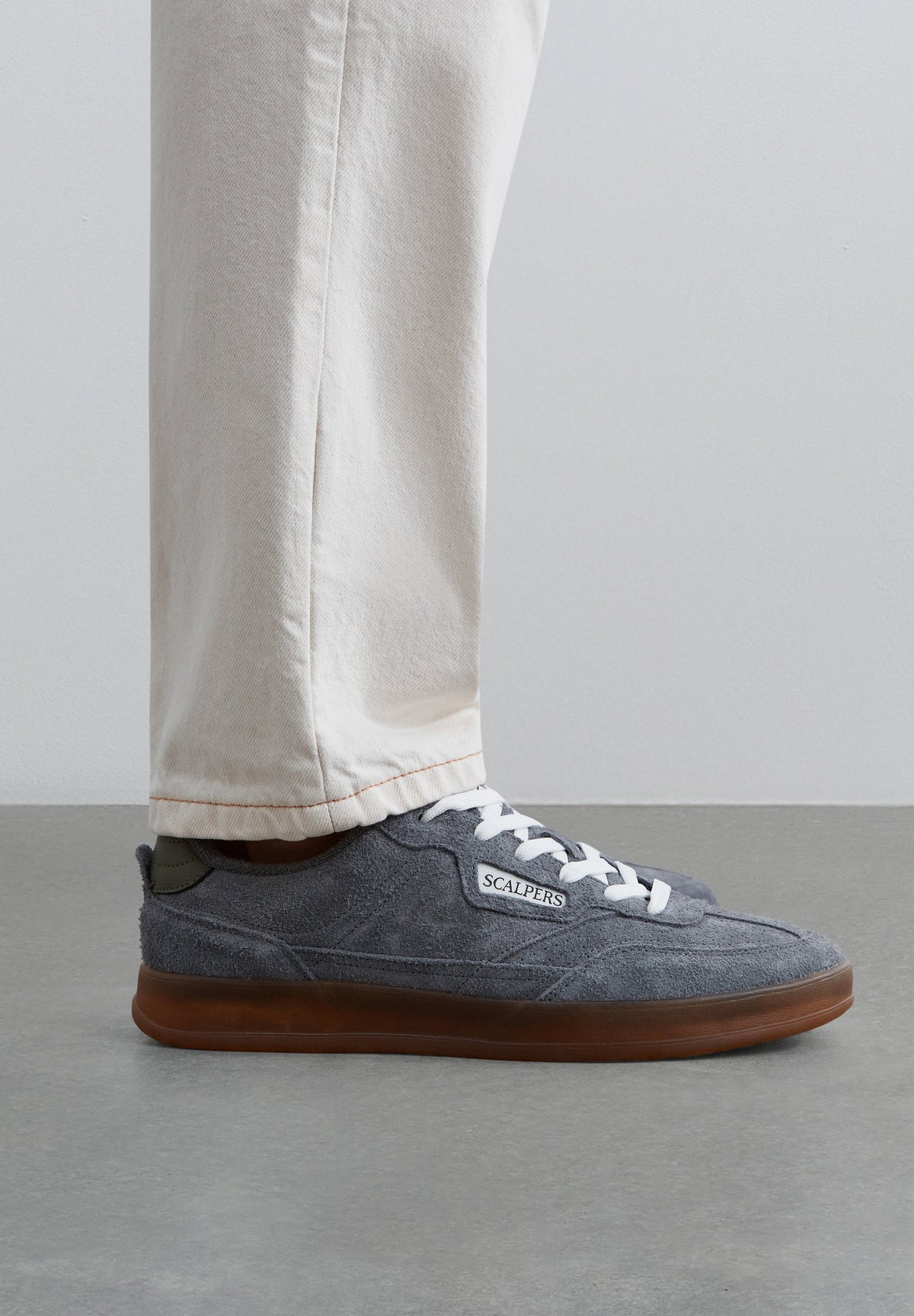 RETRO SUEDE SNEAKERS