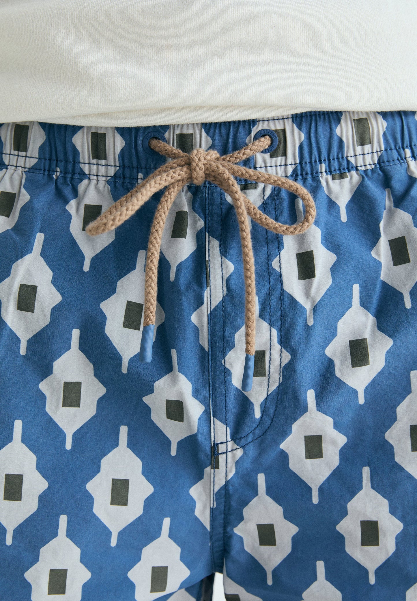 GEOMETRIC PRINT SWIMMING TRUNKS