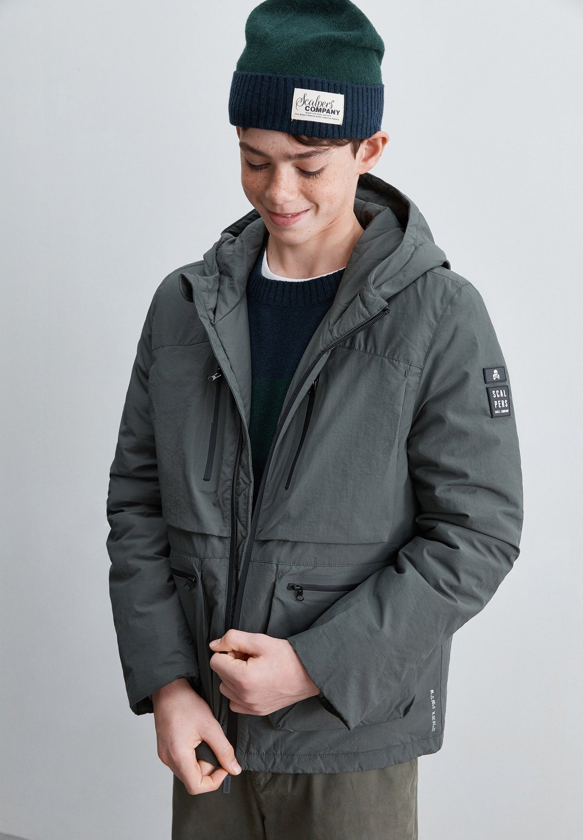 WATER-REPELLENT JACKET WITH POCKETS