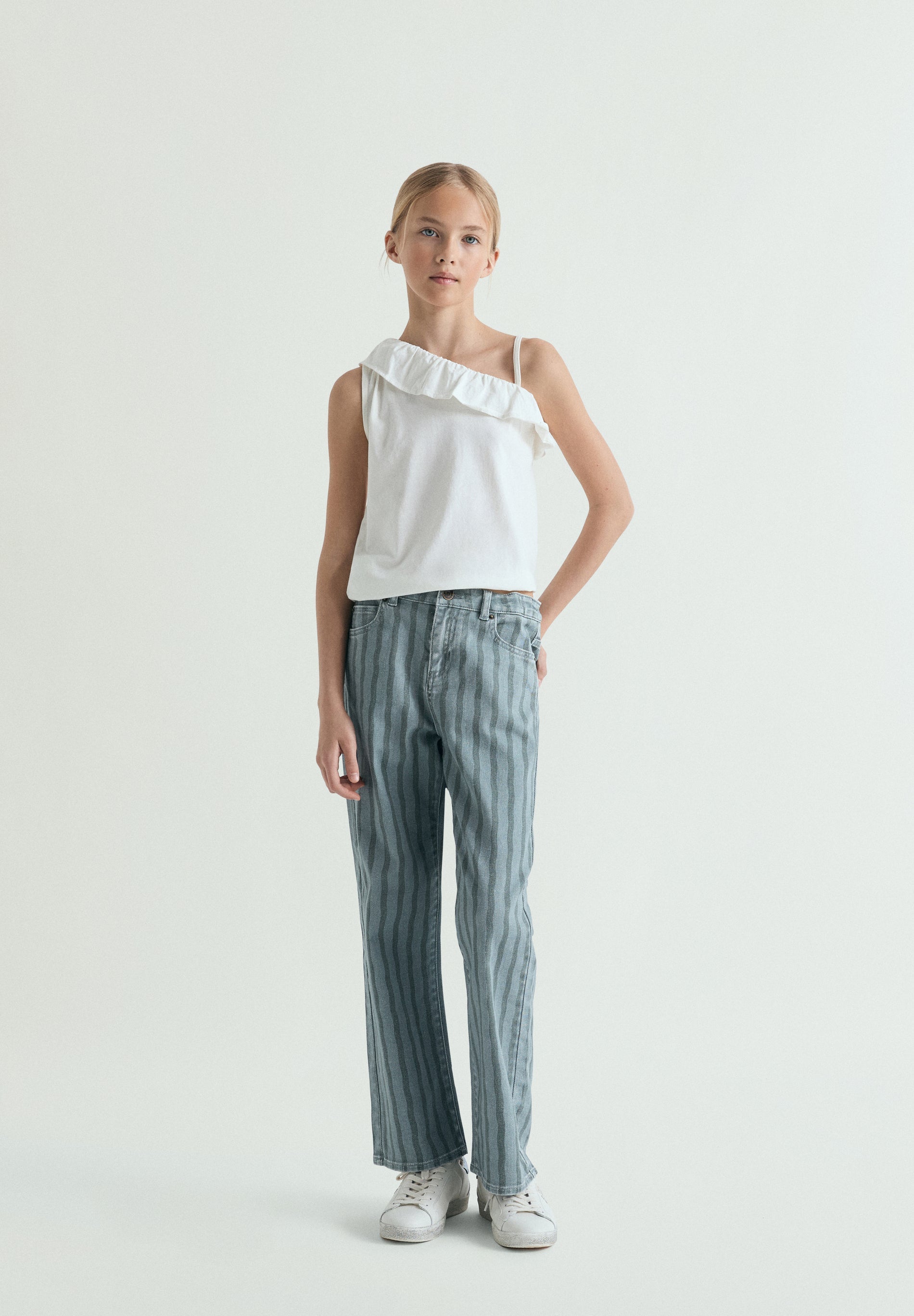 SCALLOPED JEANS