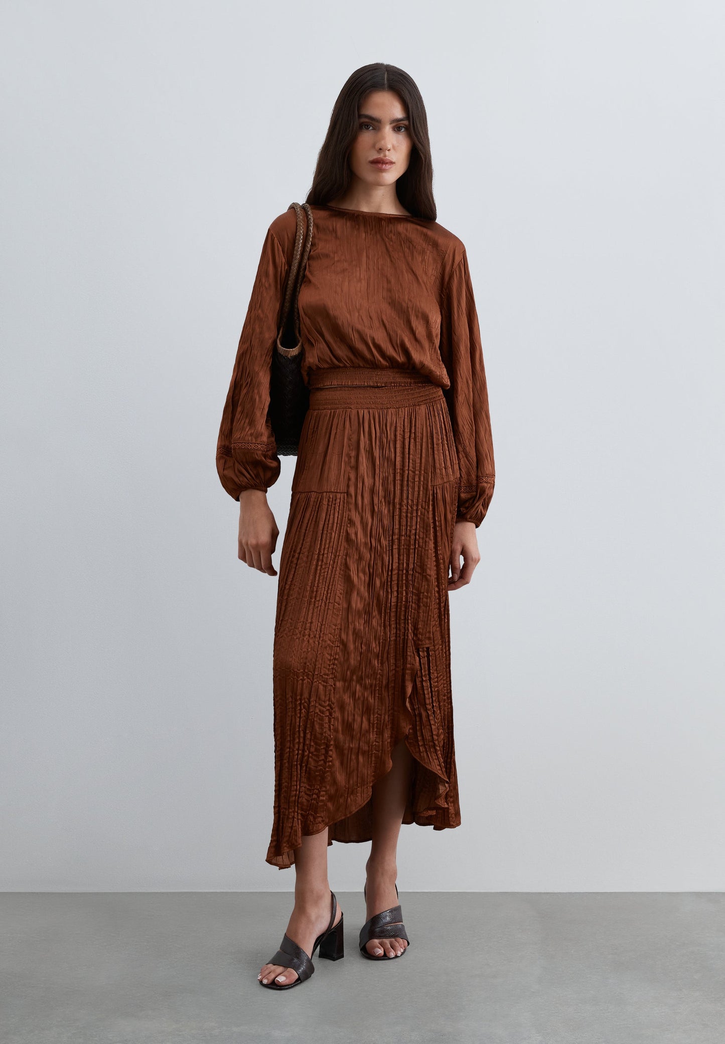 TEXTURED SATIN SKIRT