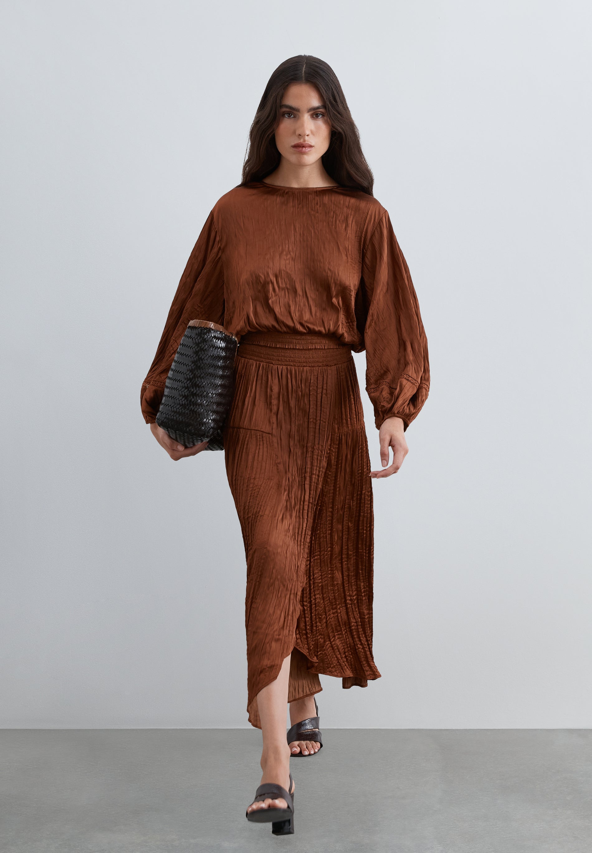 TEXTURED SATIN SKIRT