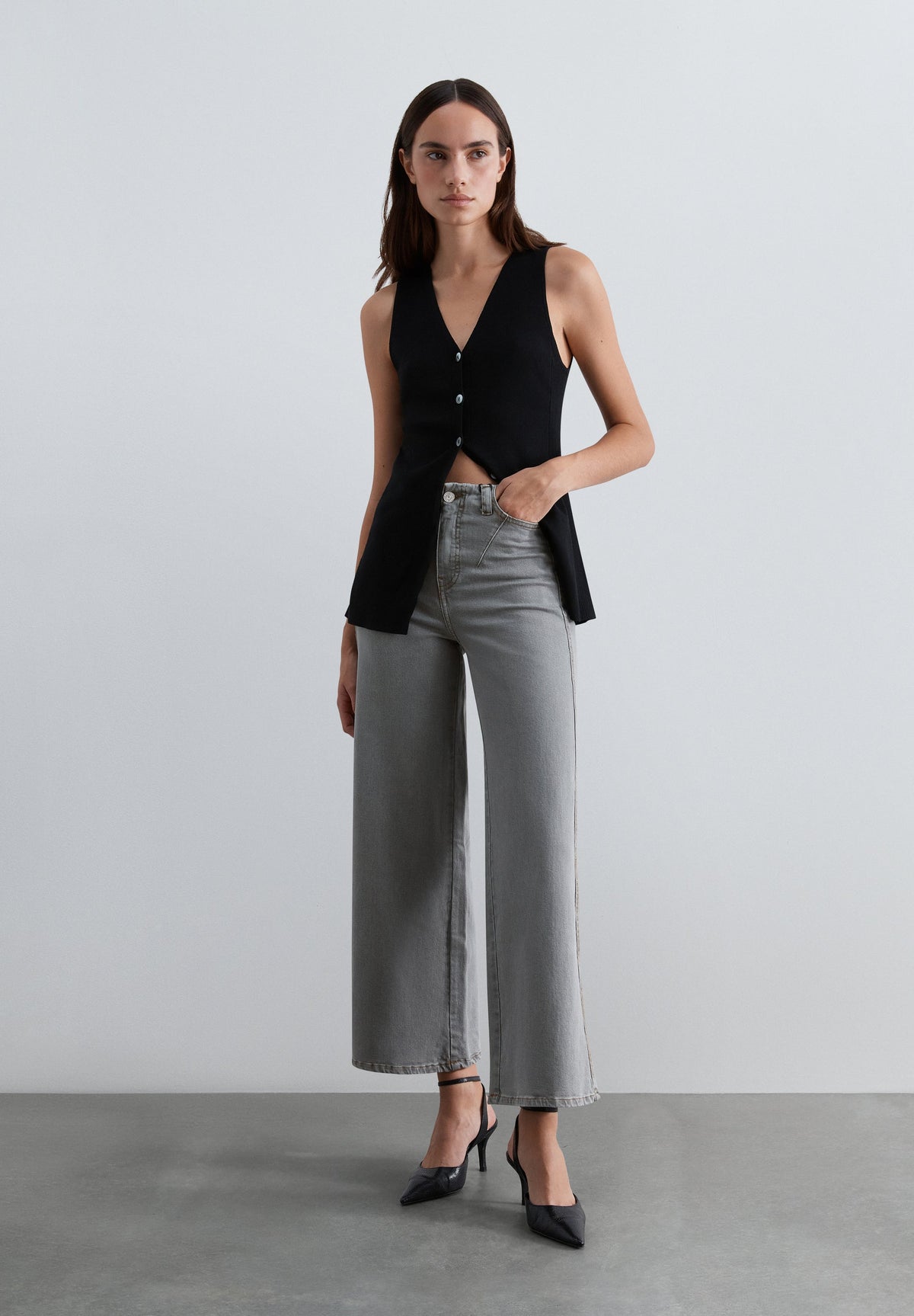 HIGH WAIST WIDE-LEG JEANS