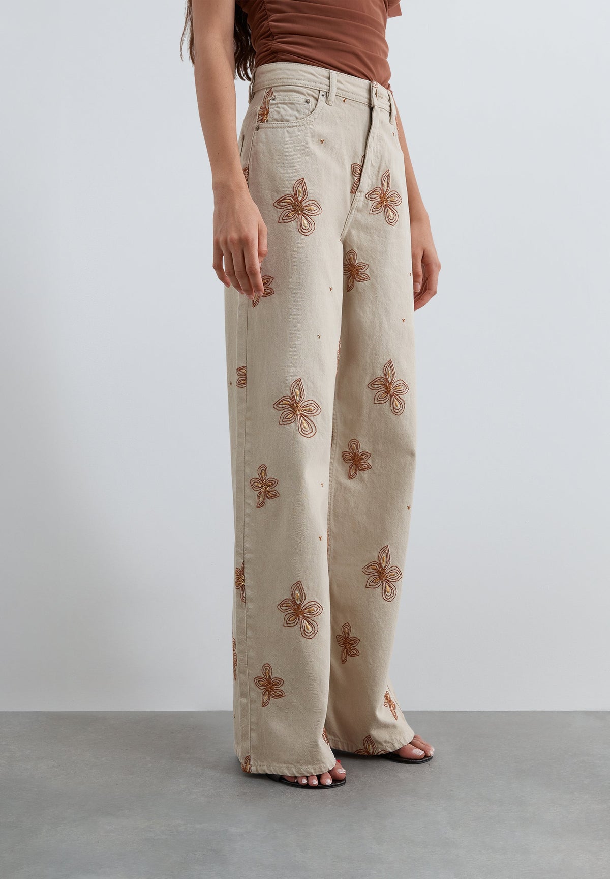 JEANS WITH FLORAL EMBROIDERY