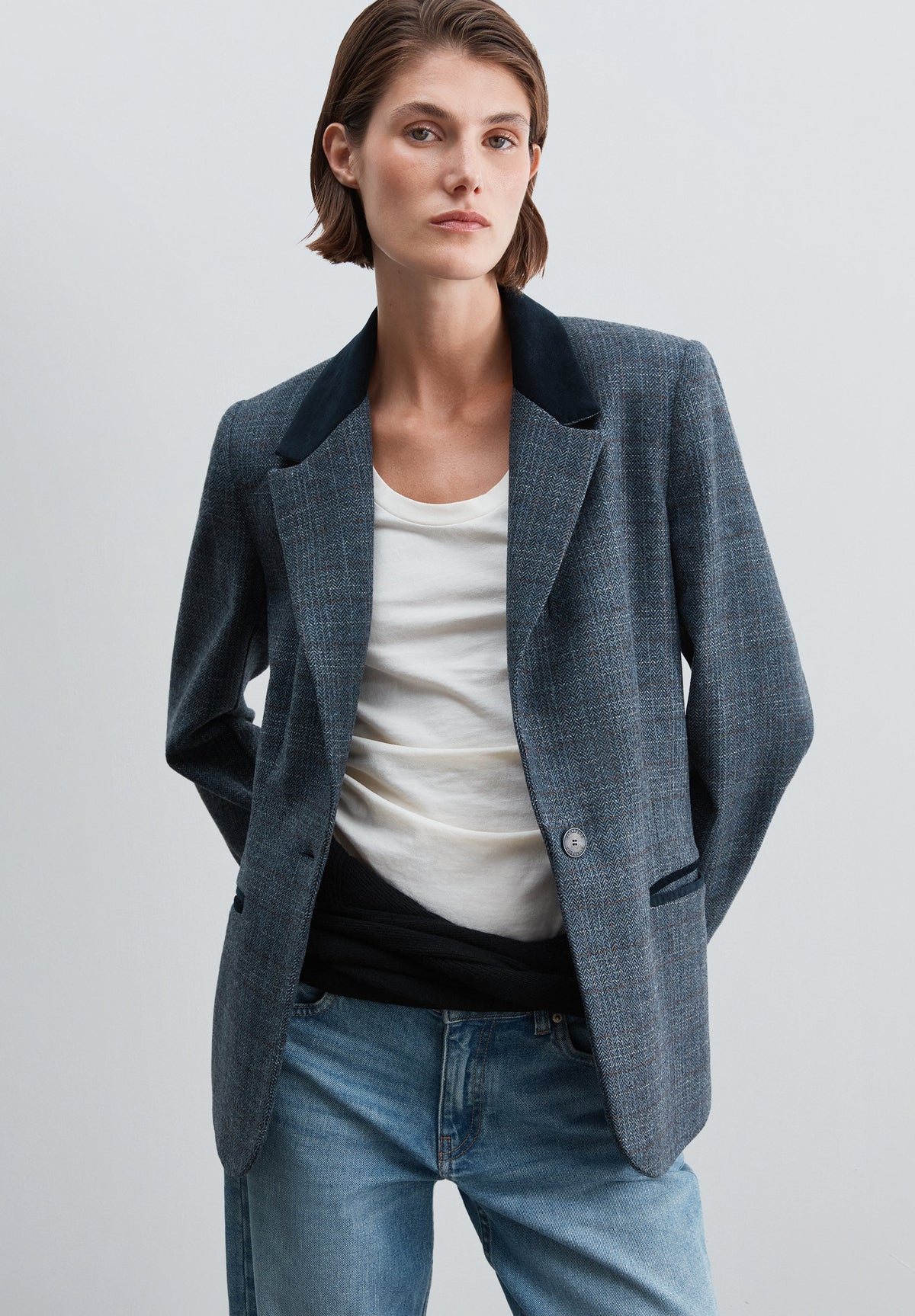 BLAZER WITH VELVET DETAILS