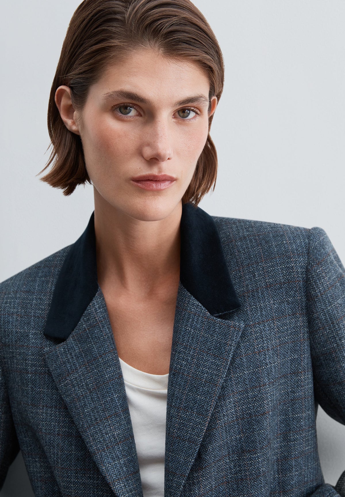 BLAZER WITH VELVET DETAILS