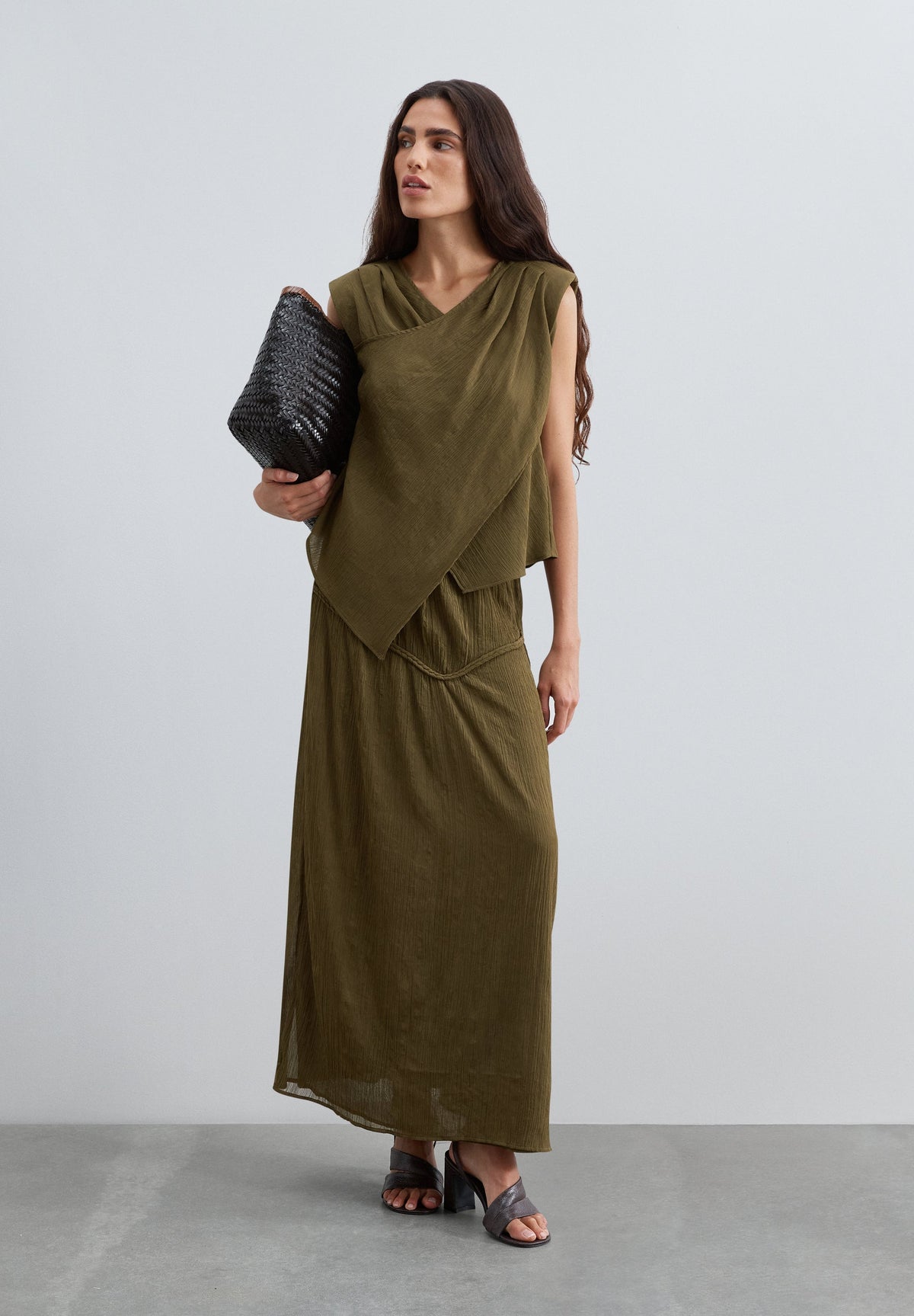 TEXTURED CROSSOVER TOP