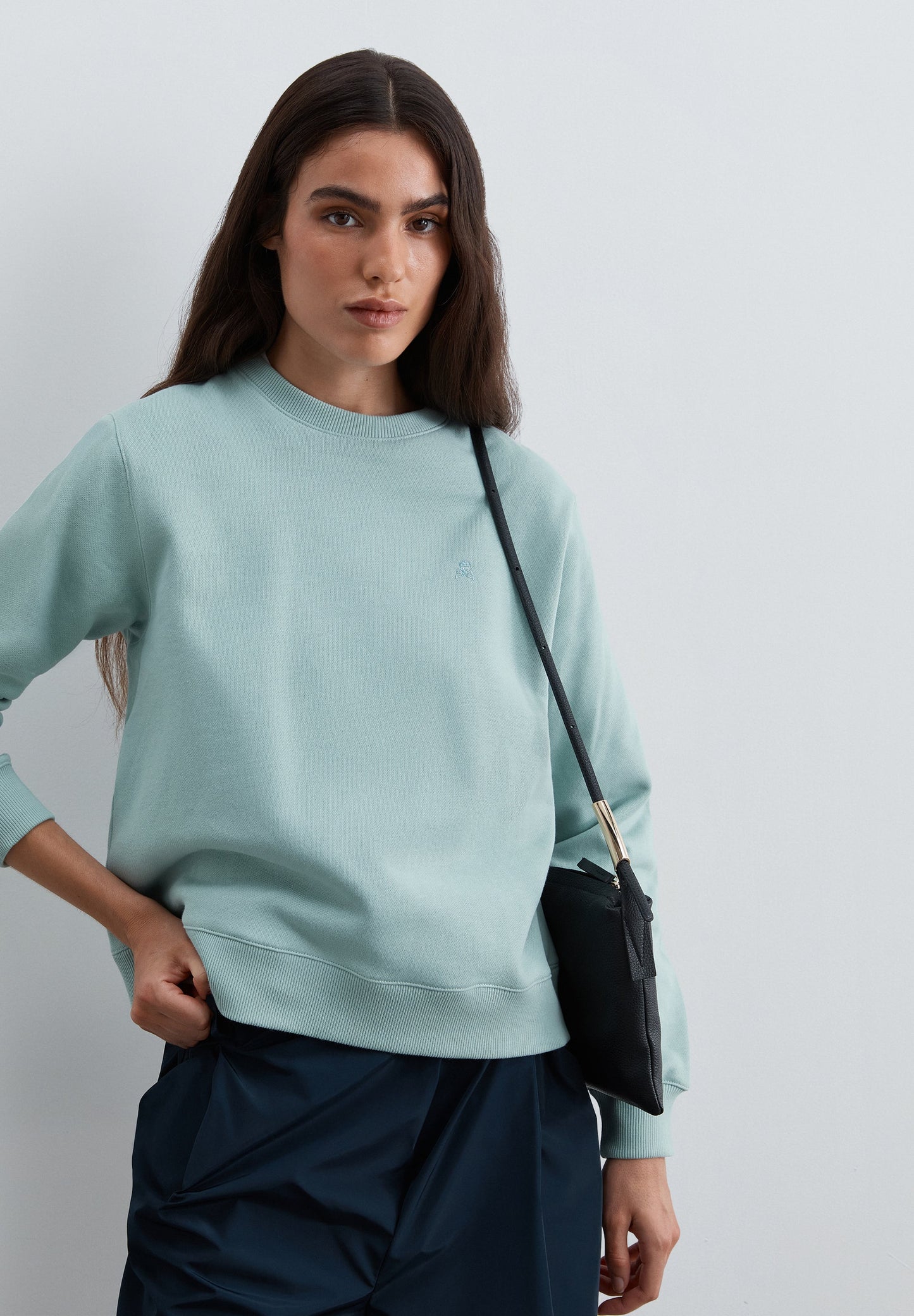 REGULAR FIT EMBROIDERED SWEATSHIRT