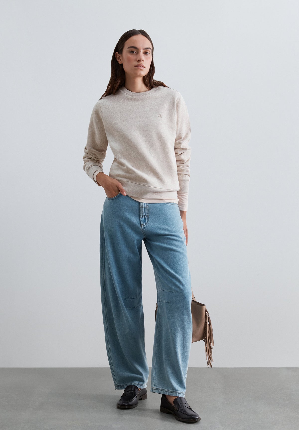 REGULAR FIT EMBROIDERED SWEATSHIRT