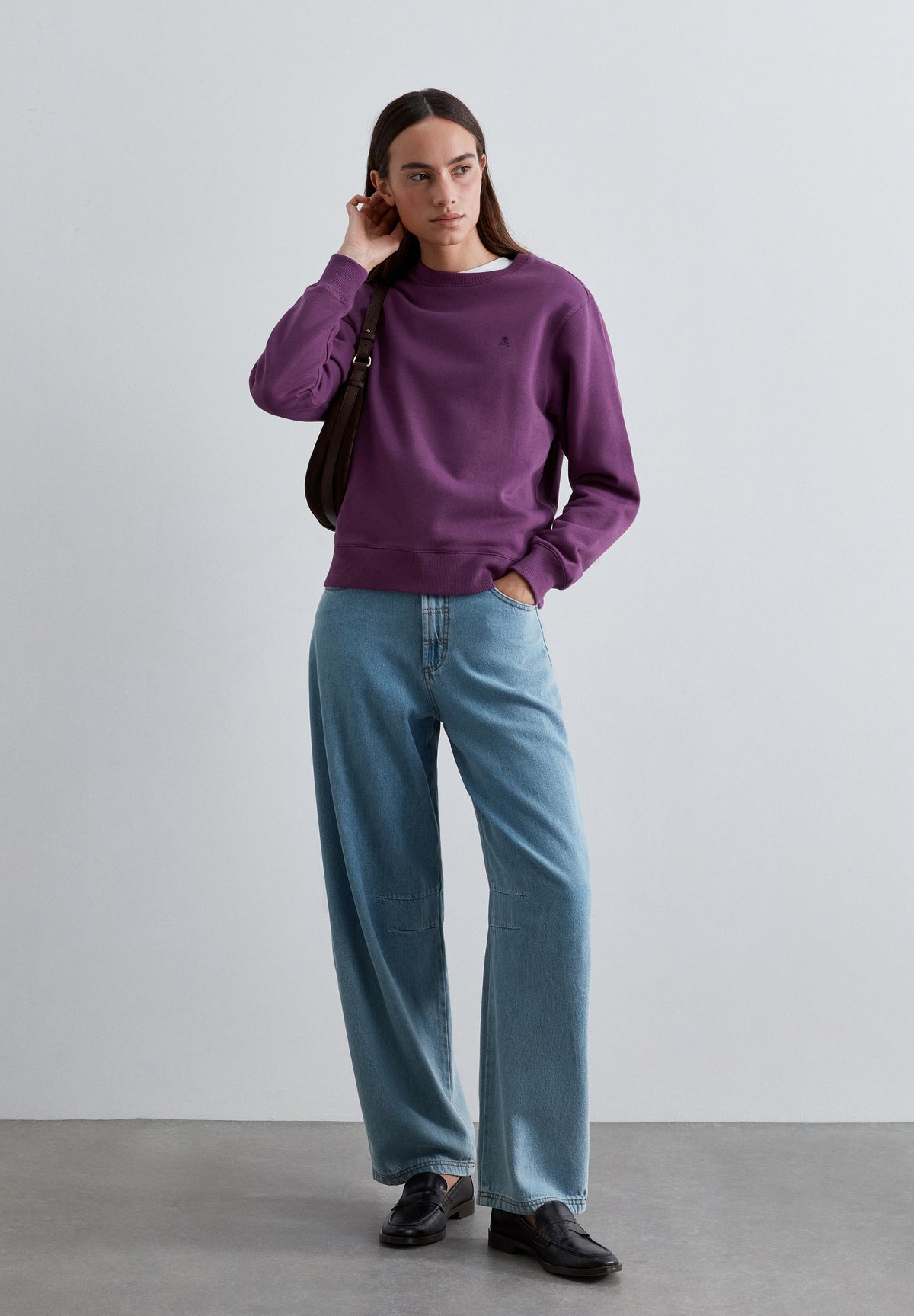 REGULAR FIT EMBROIDERED SWEATSHIRT