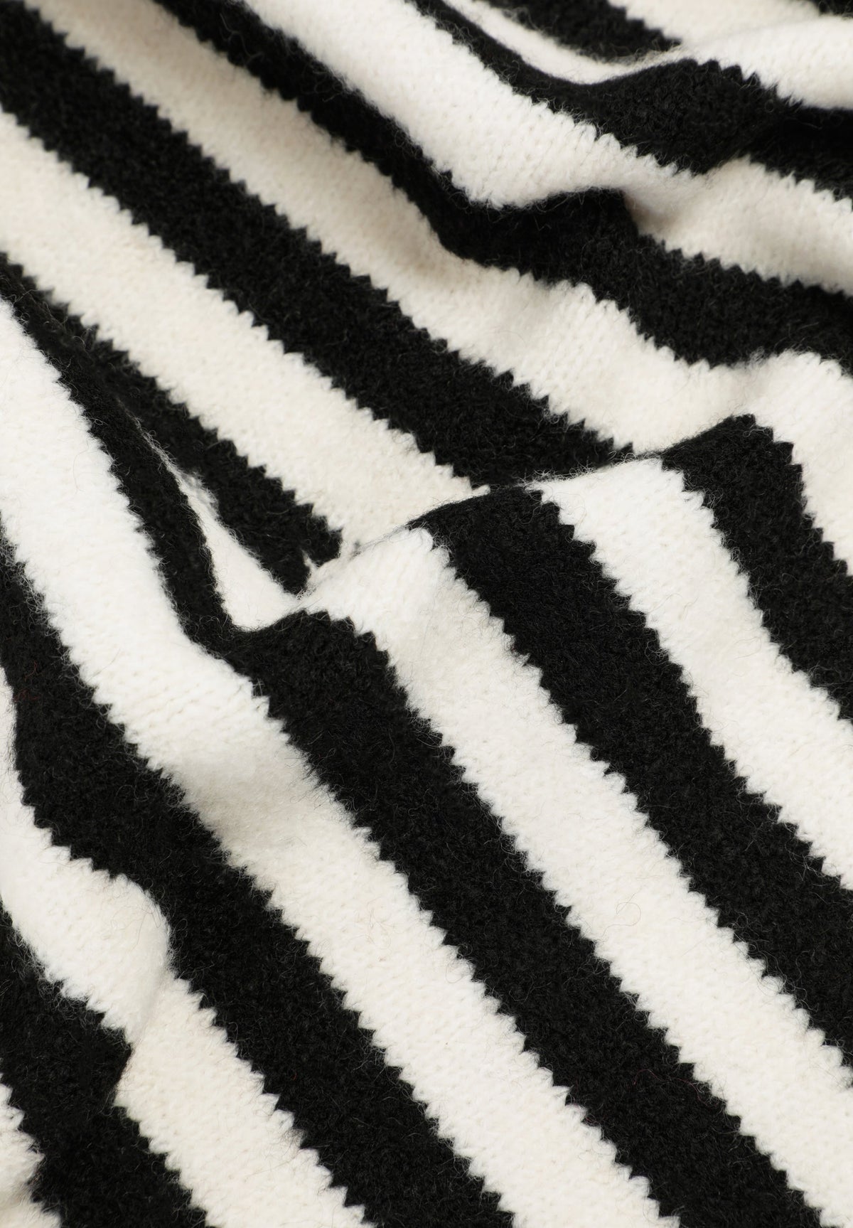 SCSTRIPESTRIANGLEBEADS SCARF