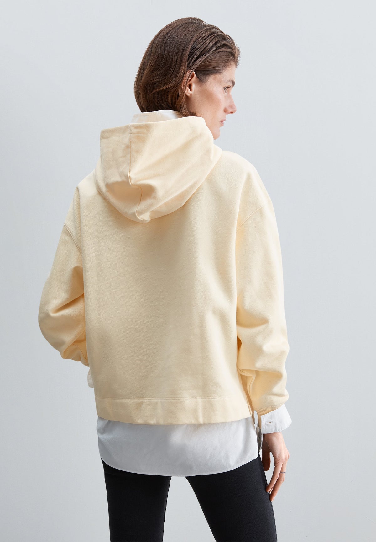 BASIC HOODIE
