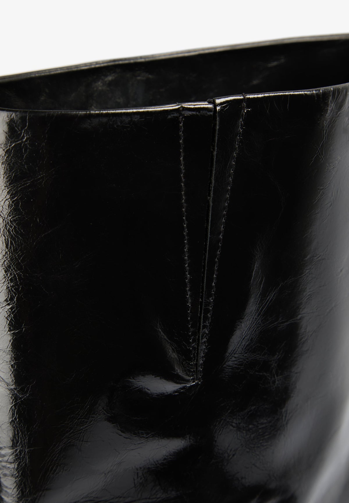 KNEE-HIGH LEATHER BOOTS