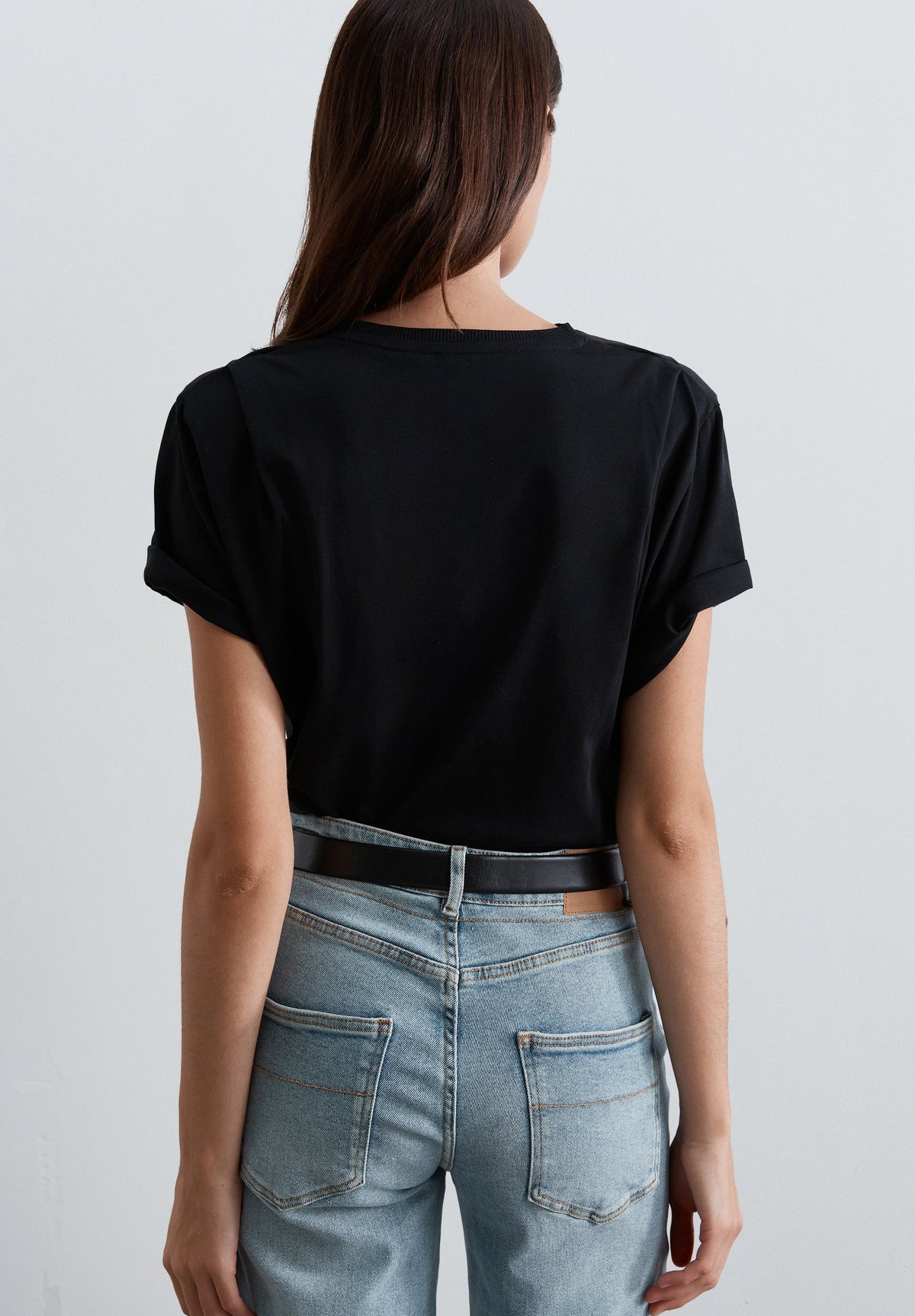 T-SHIRT WITH SHOULDER PADS AND EMBROIDERED DETAIL