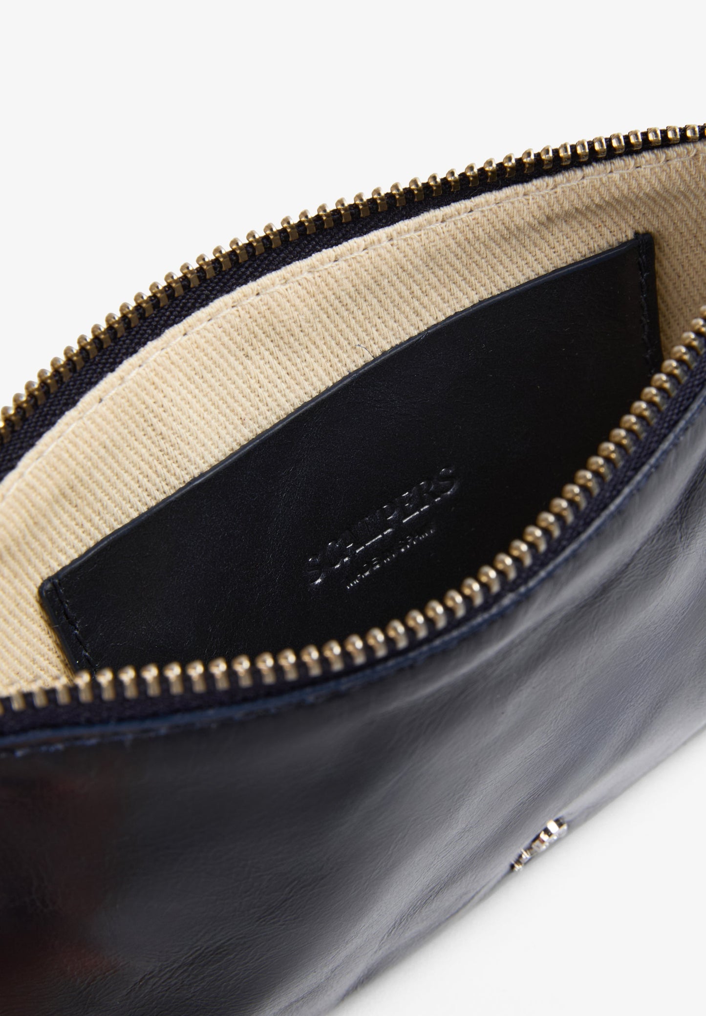 TWO-TONE SKULL CLUTCH