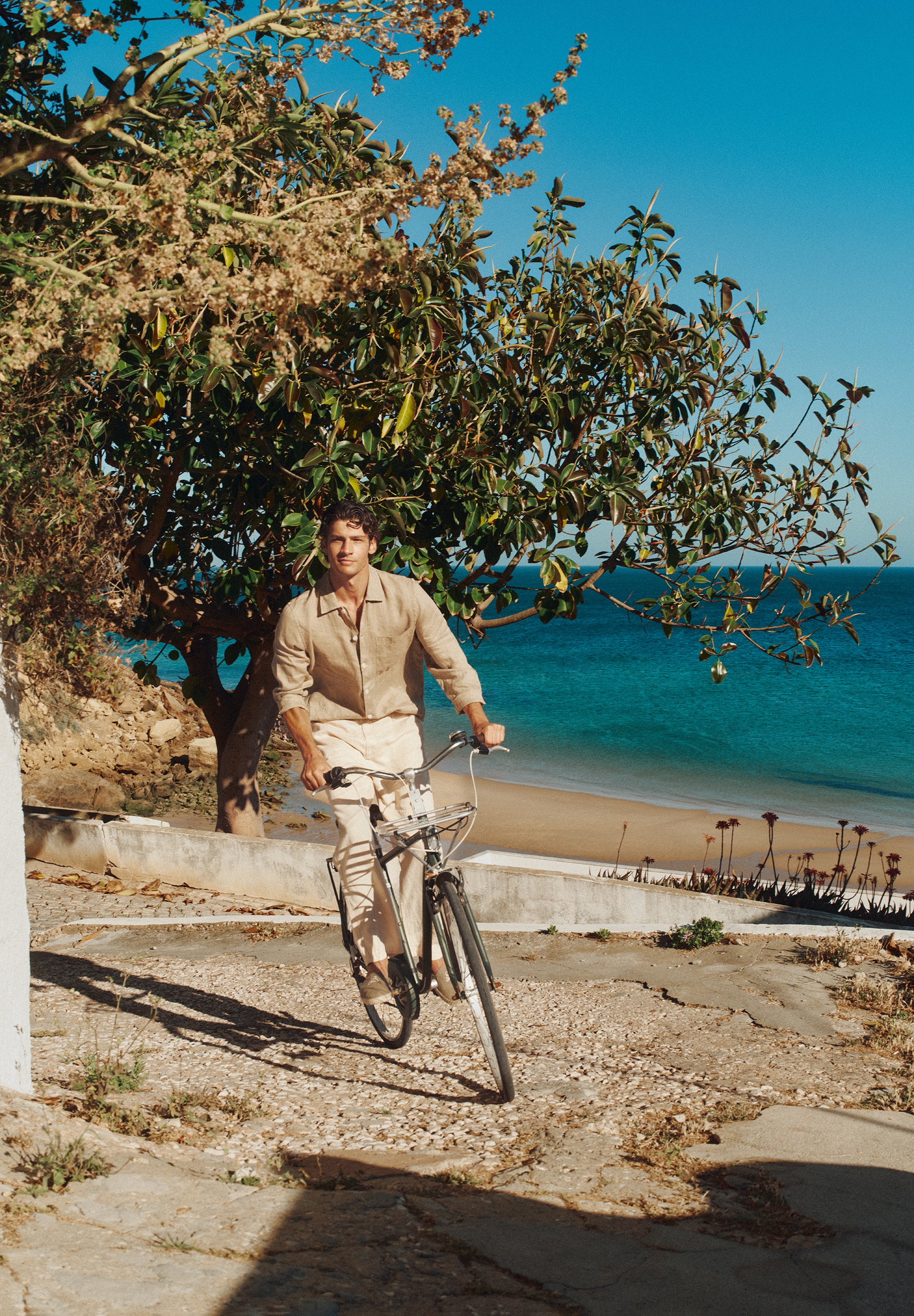 RELAXED FIT LINEN TROUSERS