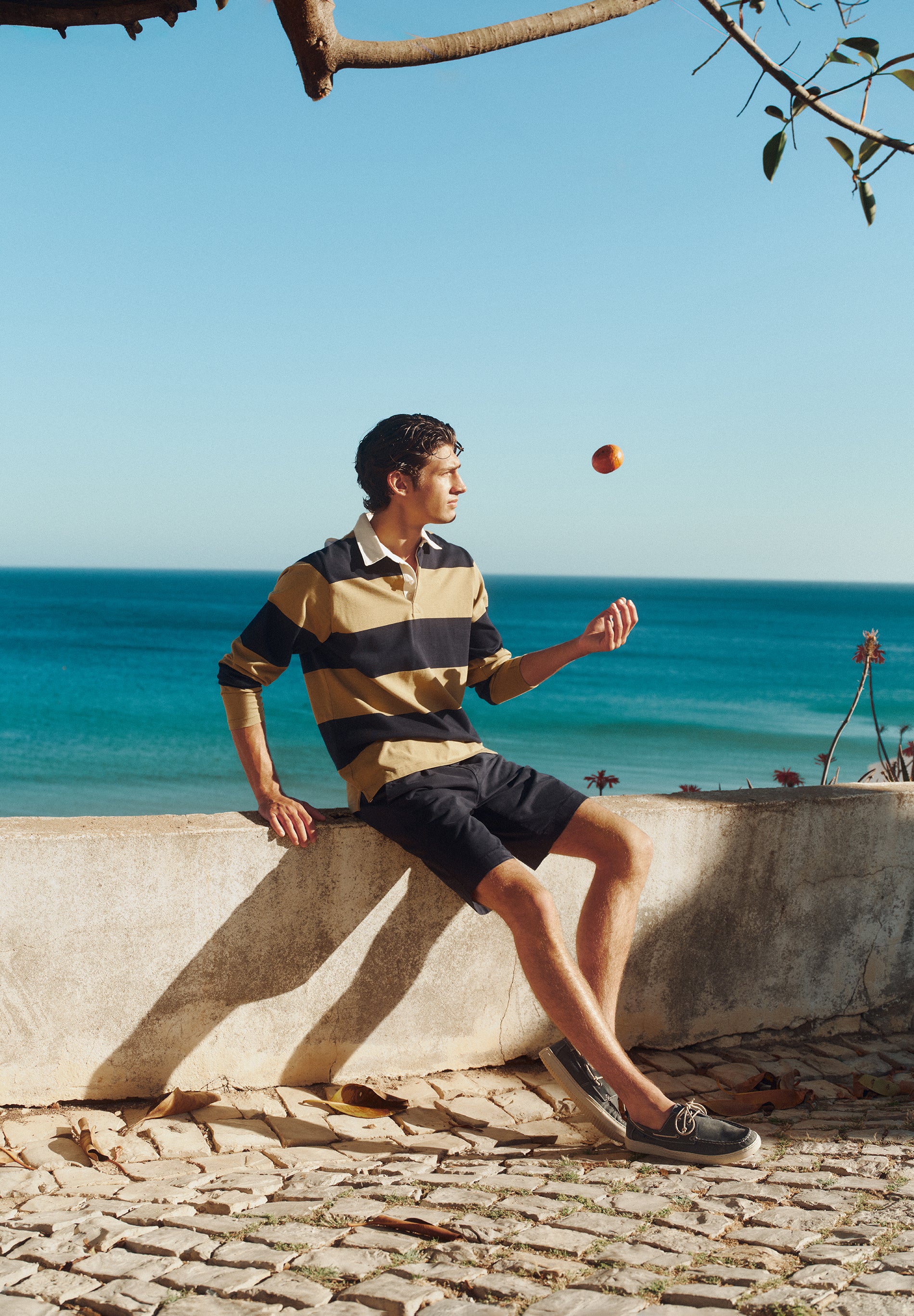 BERMUDA SHORTS WITH FRONT DARTS