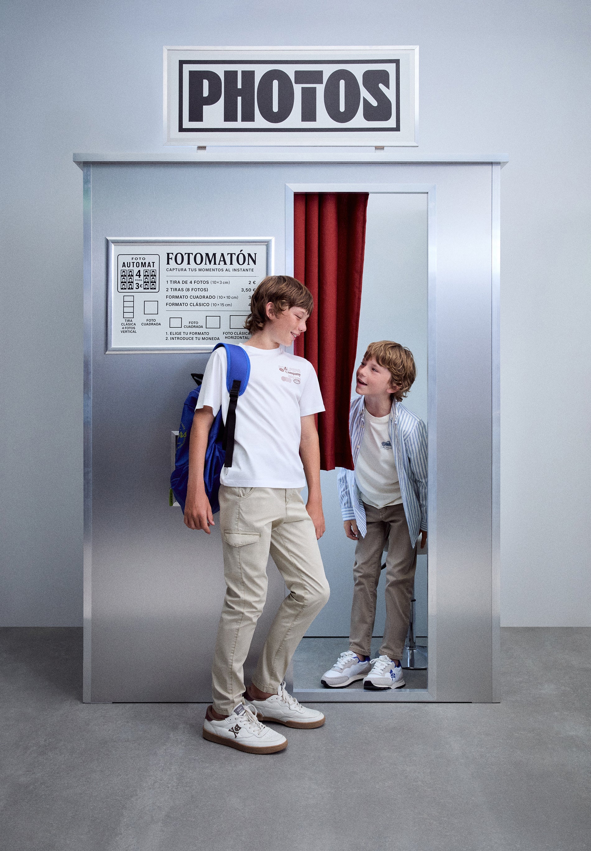 T-SHIRT WITH LOGO PRINT