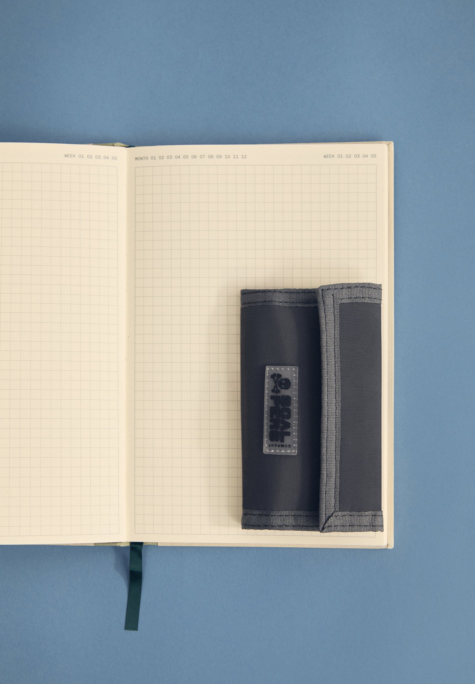 FOLDABLE ZIPPED WALLET