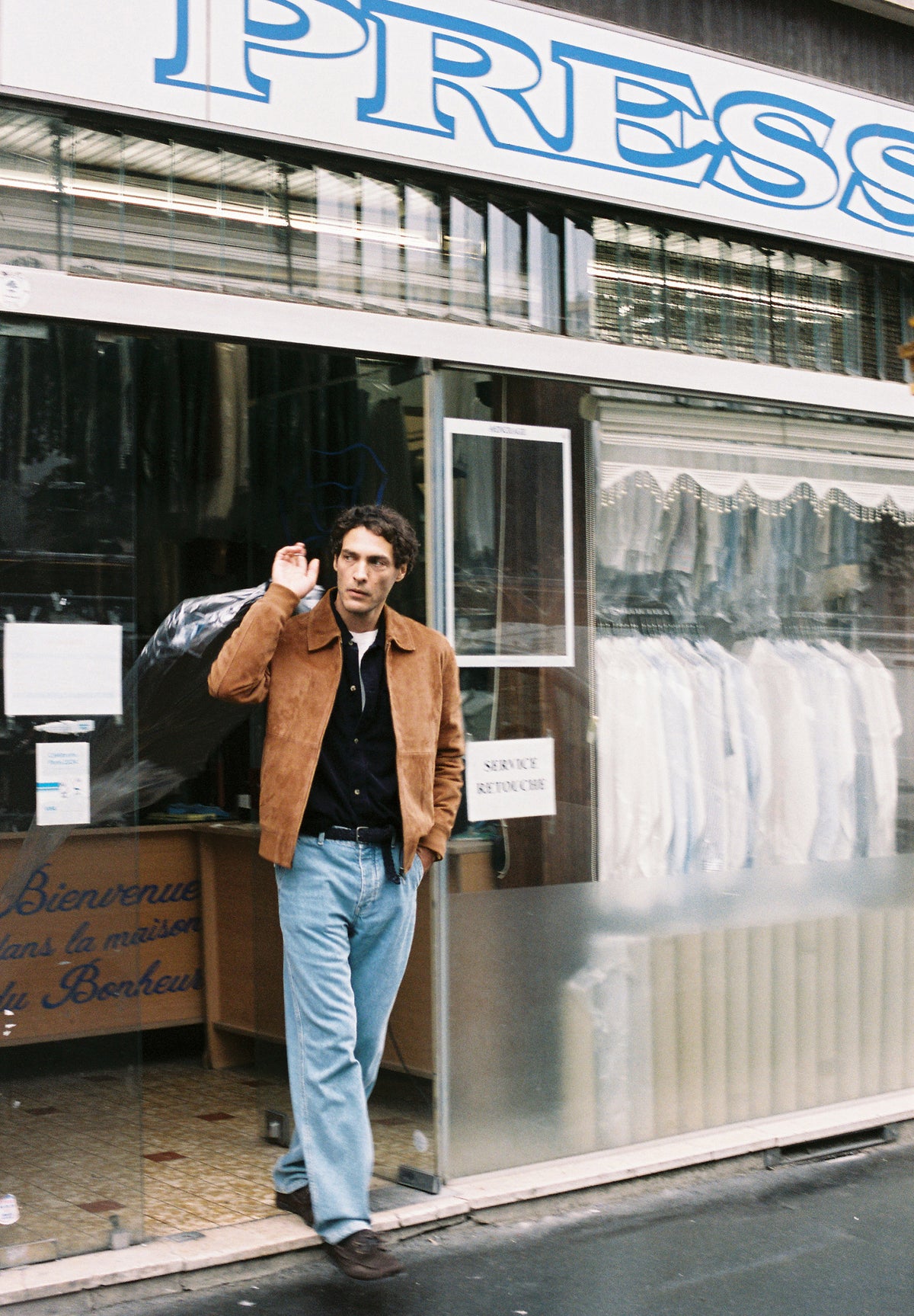 REGULAR FIT WASHED JEANS