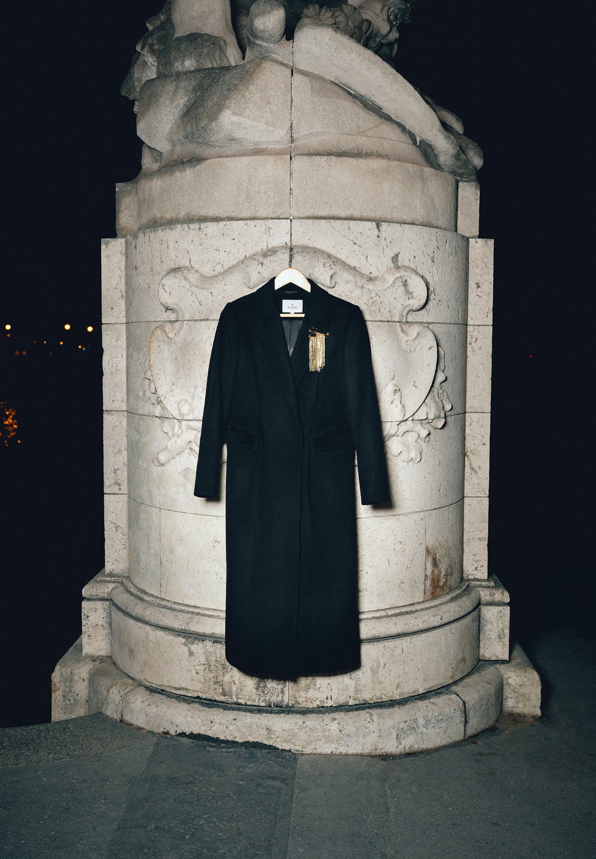WOOL COAT WITH DARTS