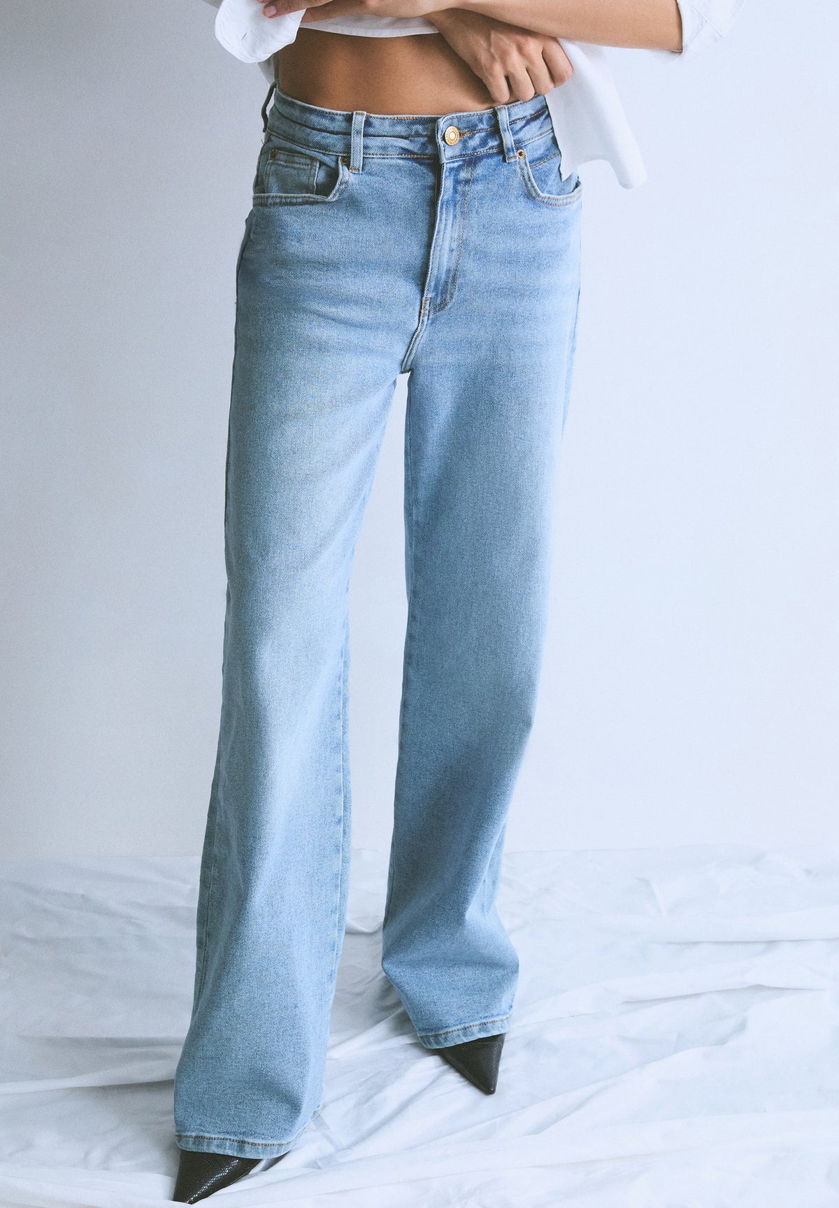 MID-RISE JEANS