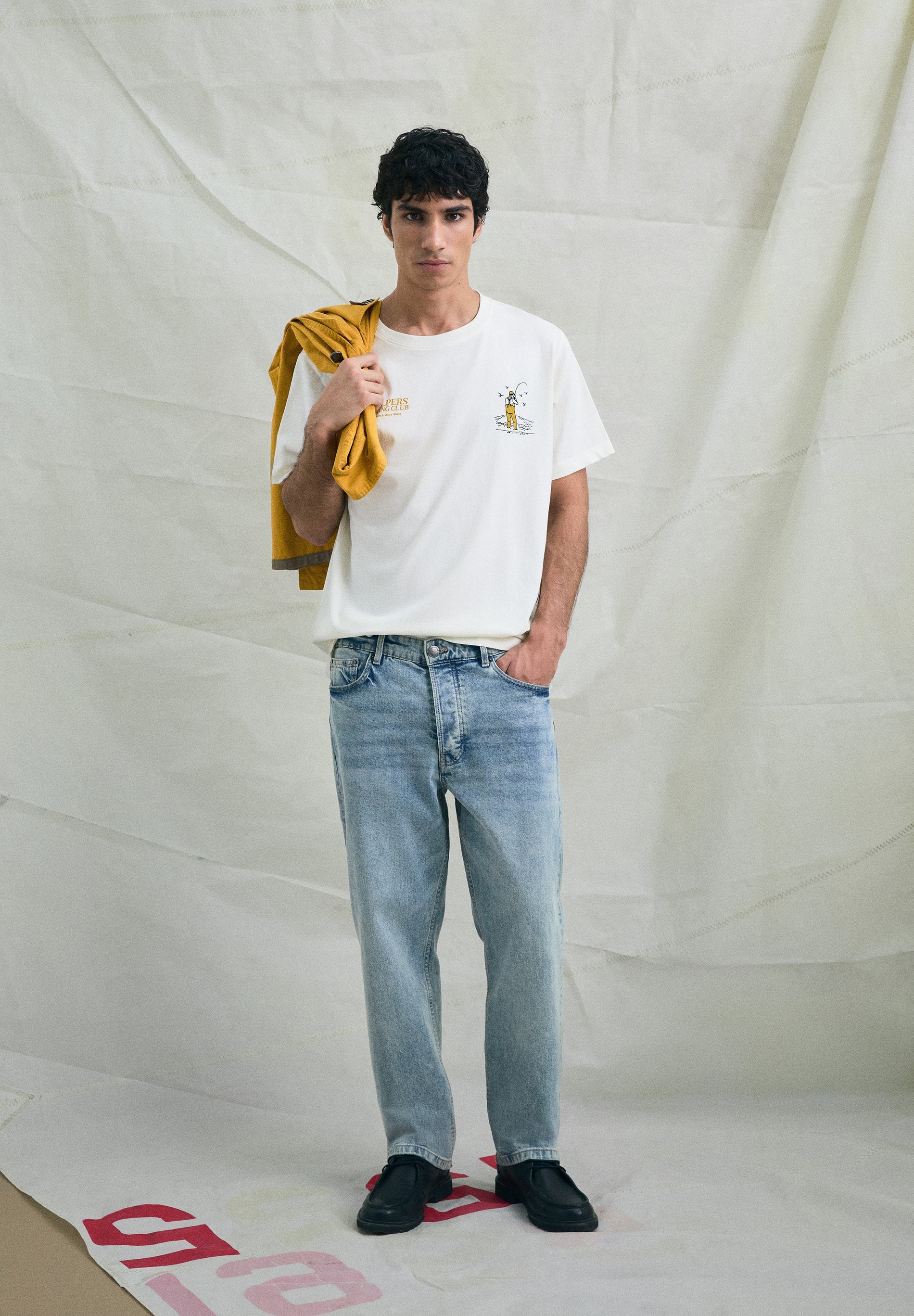 REGULAR JEANS