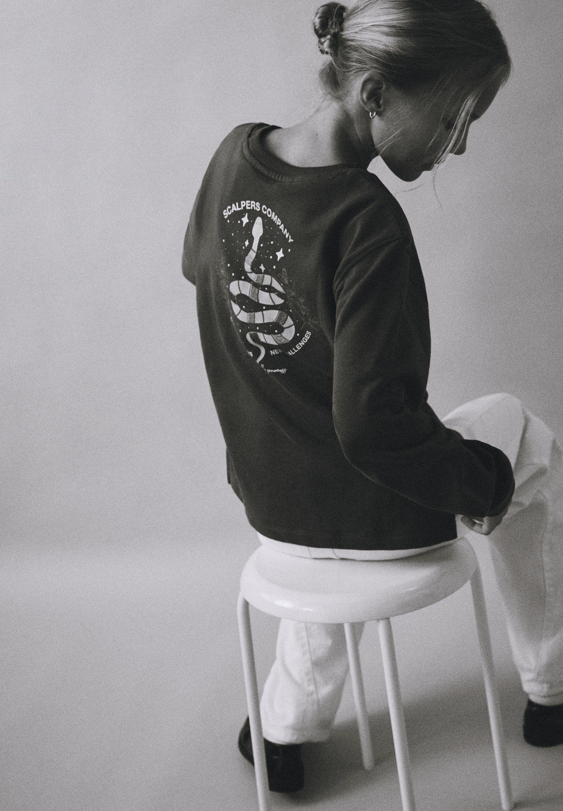 SWEATSHIRT WITH CONTRAST EMBROIDERY