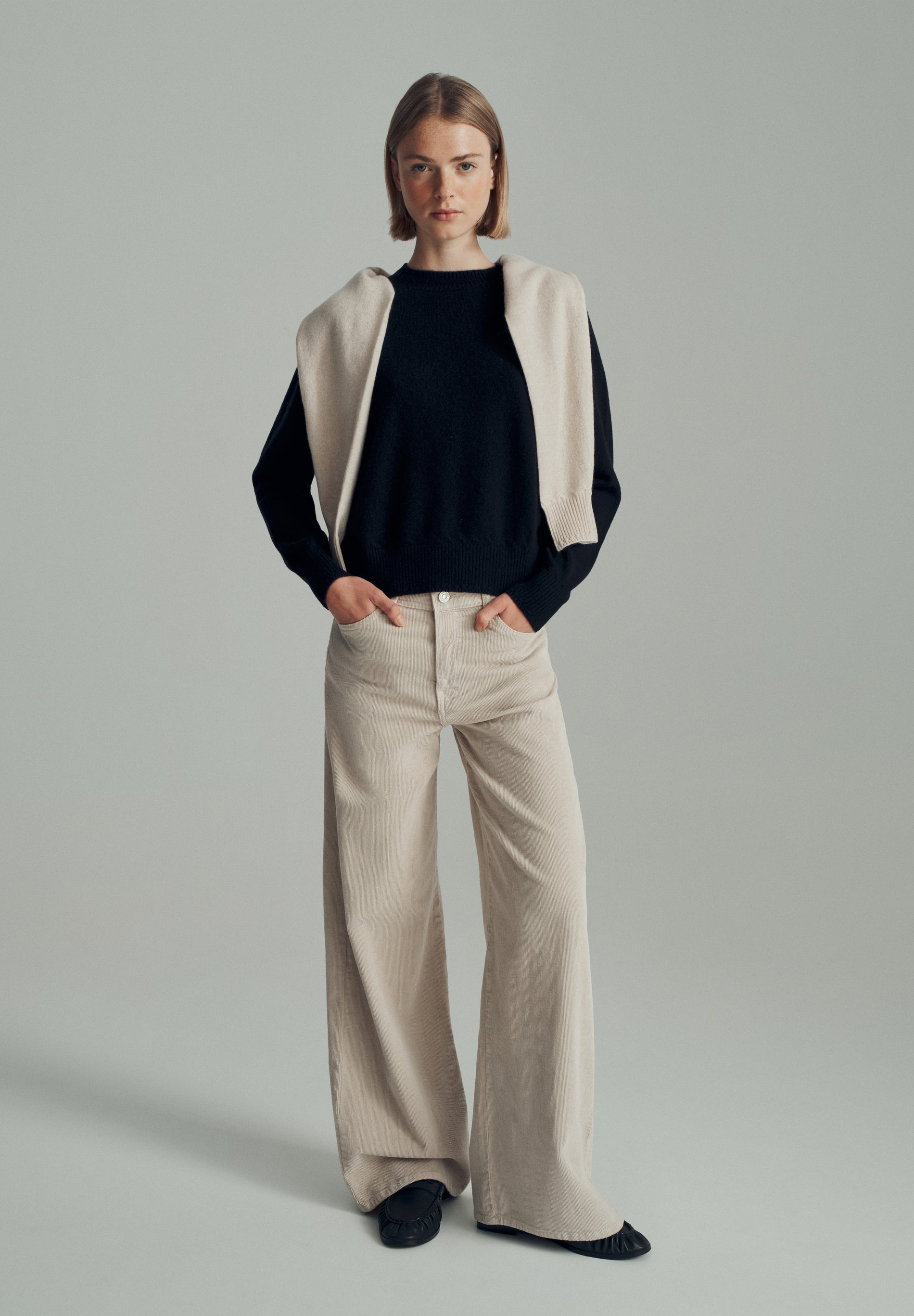 ROUND NECK 100% CASHMERE SWEATER