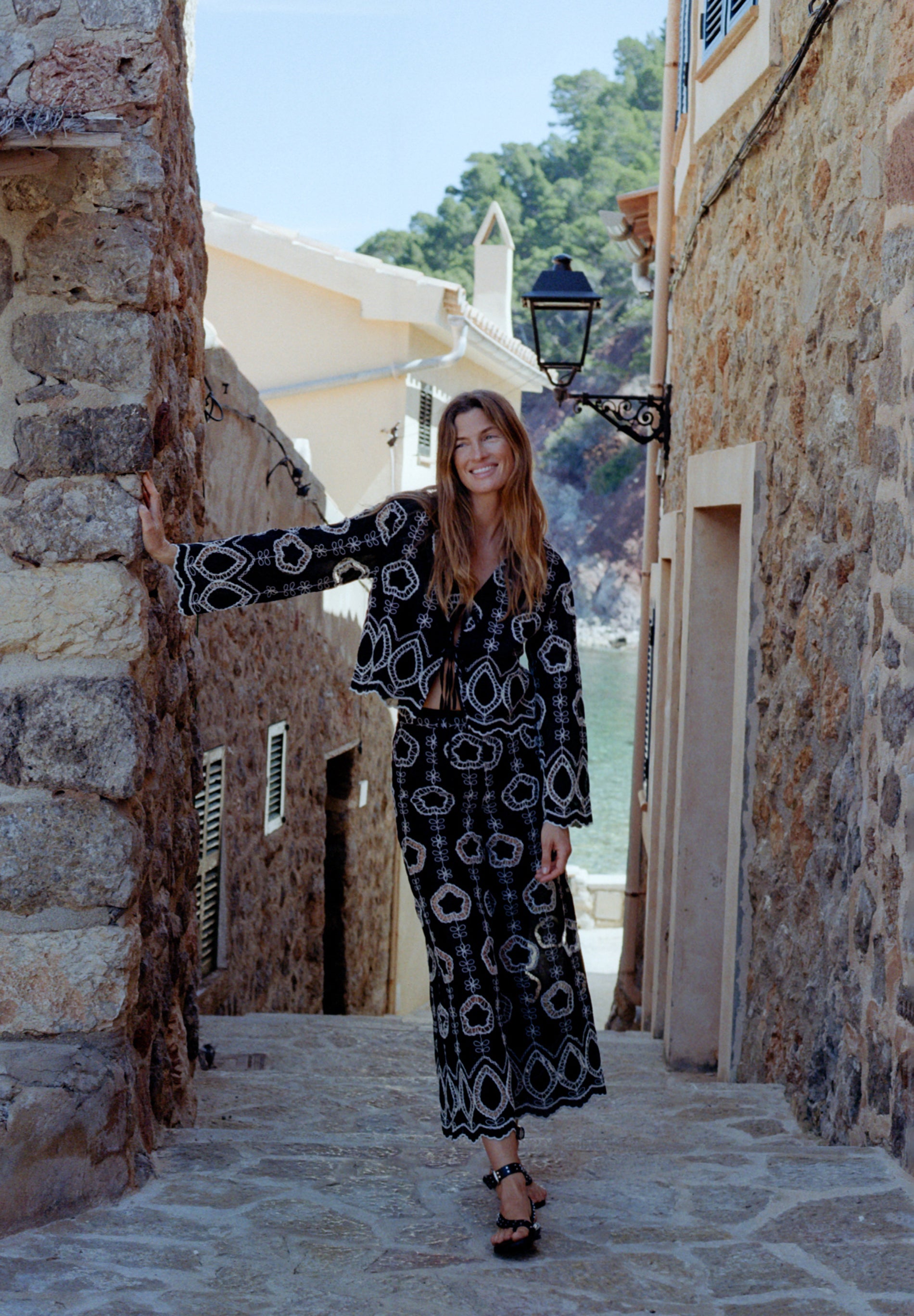 TROUSERS WITH CONTRAST EMBROIDERY