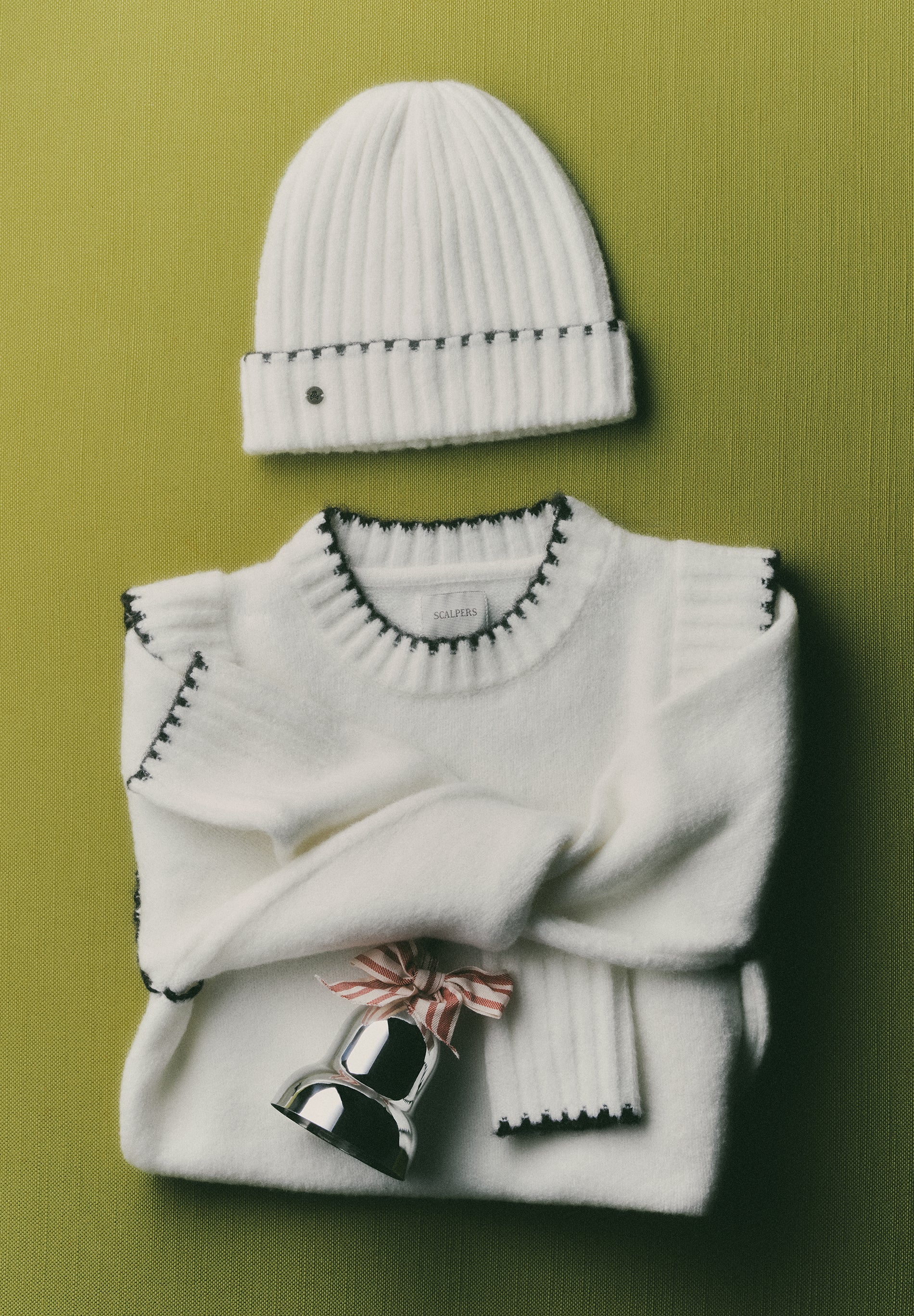 CONTRAST KNIT SWEATER