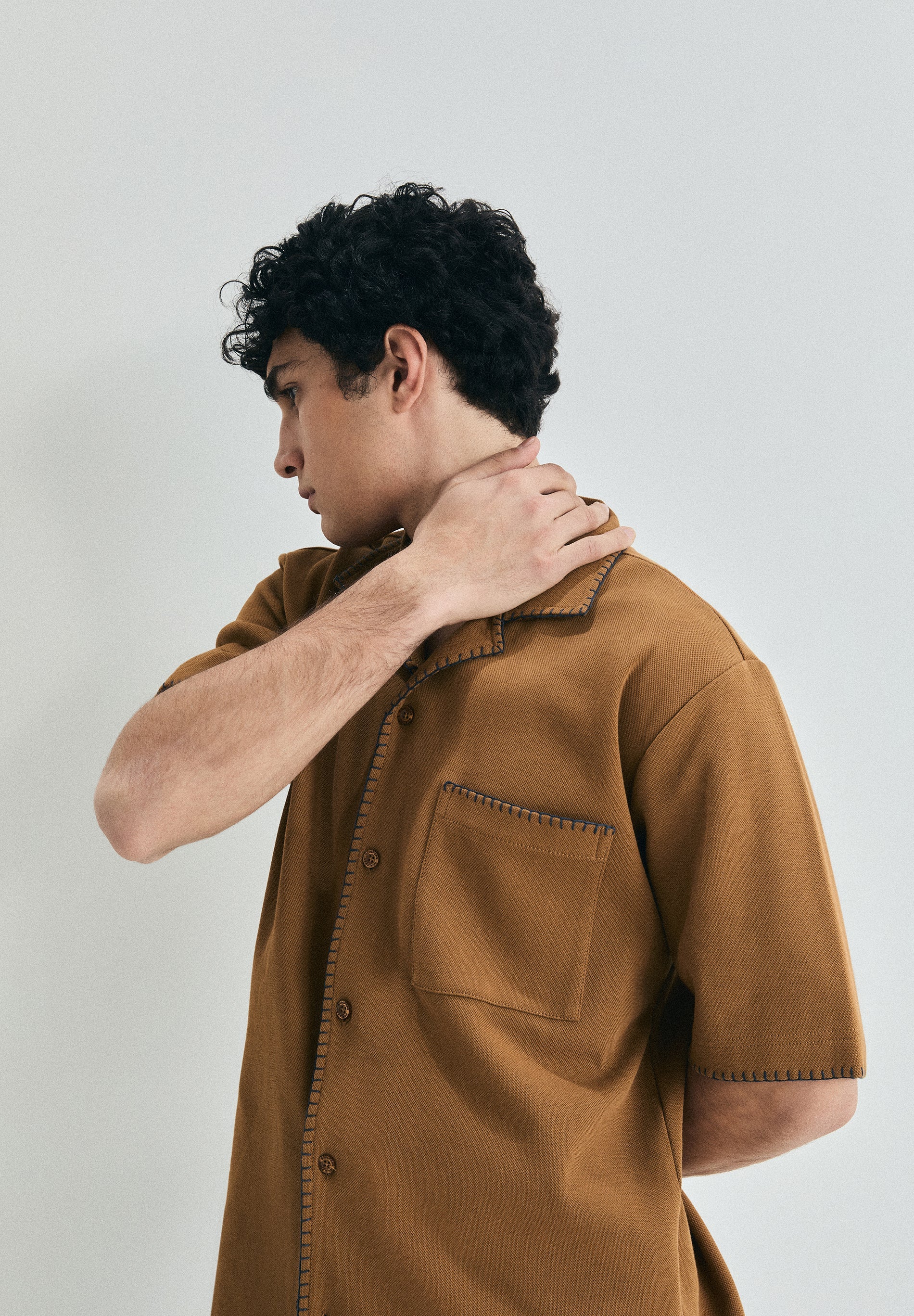 SHORT SLEEVE SHIRT WITH SEAMS