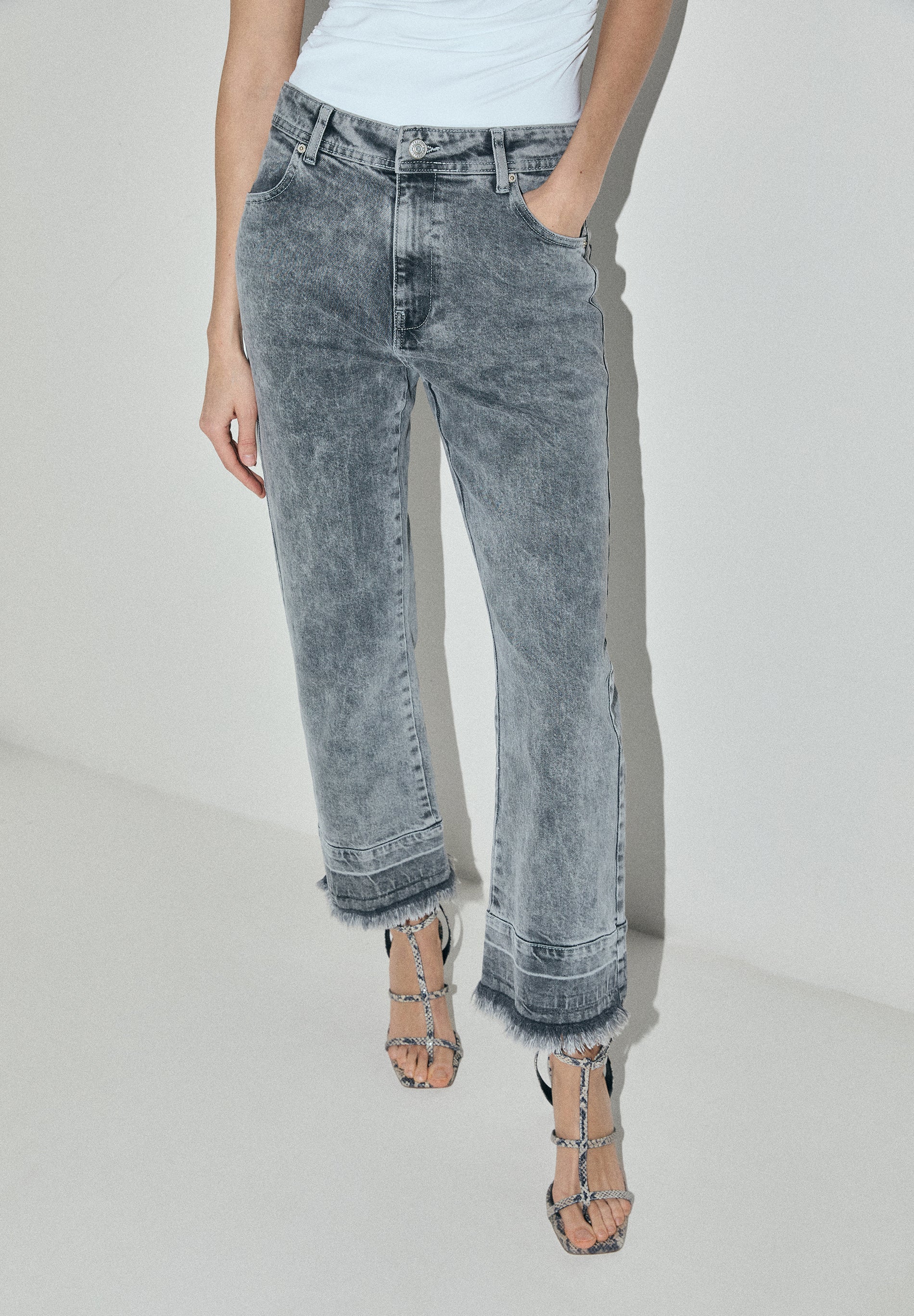 FADED FRAYED EDGE JEANS