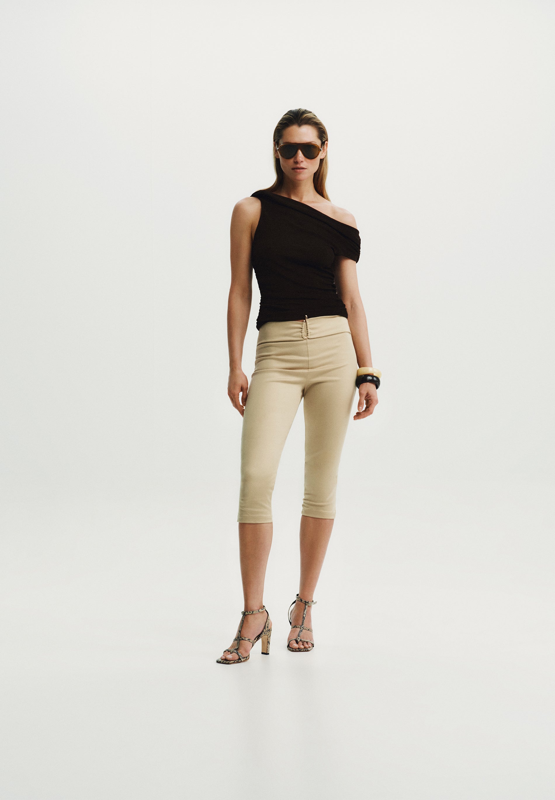 GATHERED ASYMMETRIC TOP