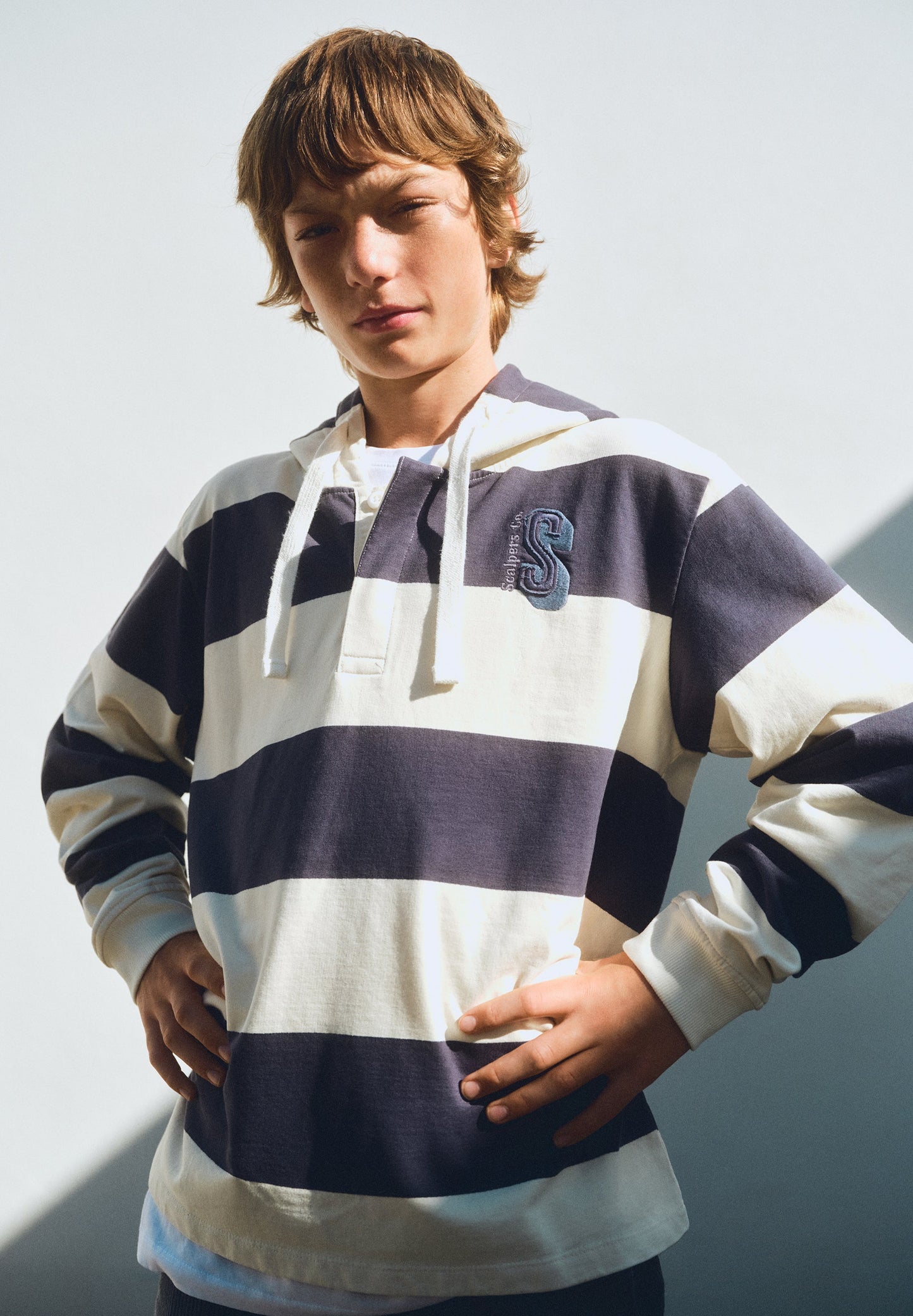 STRIPED HOODIE WITH SKULL