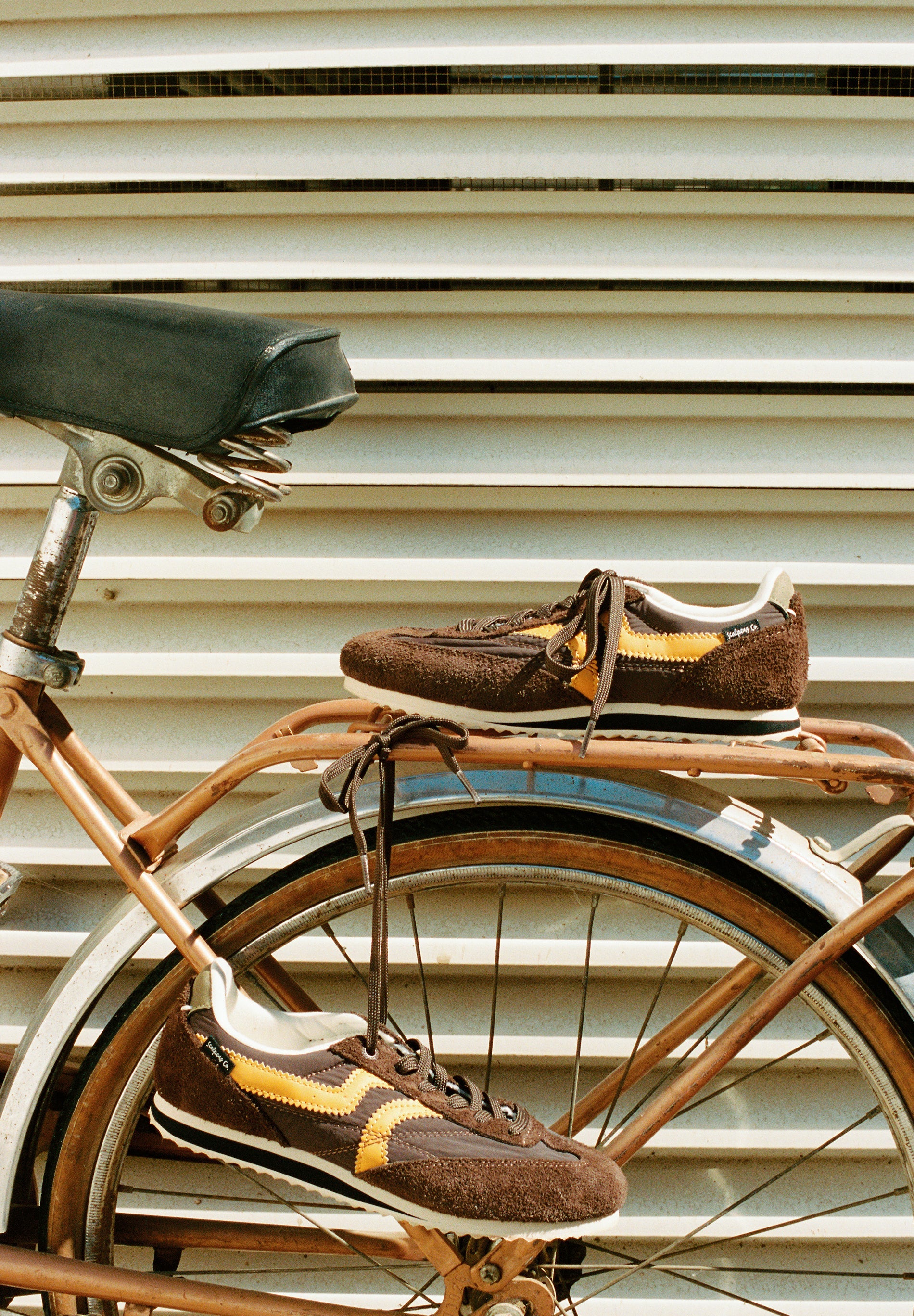 RETRO SNEAKERS