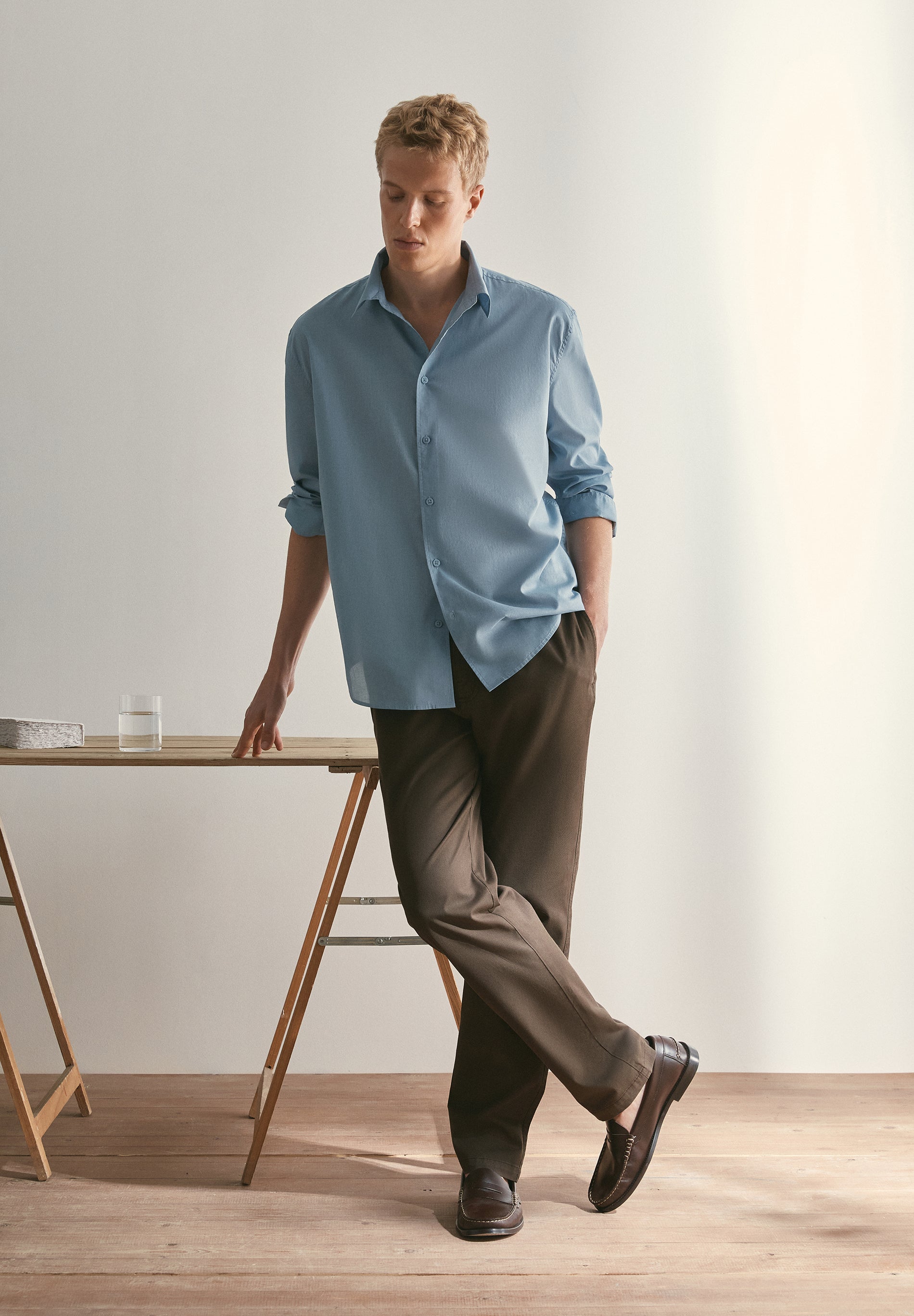 EXTRA-FINE LIGHTWEIGHT COTTON SHIRT