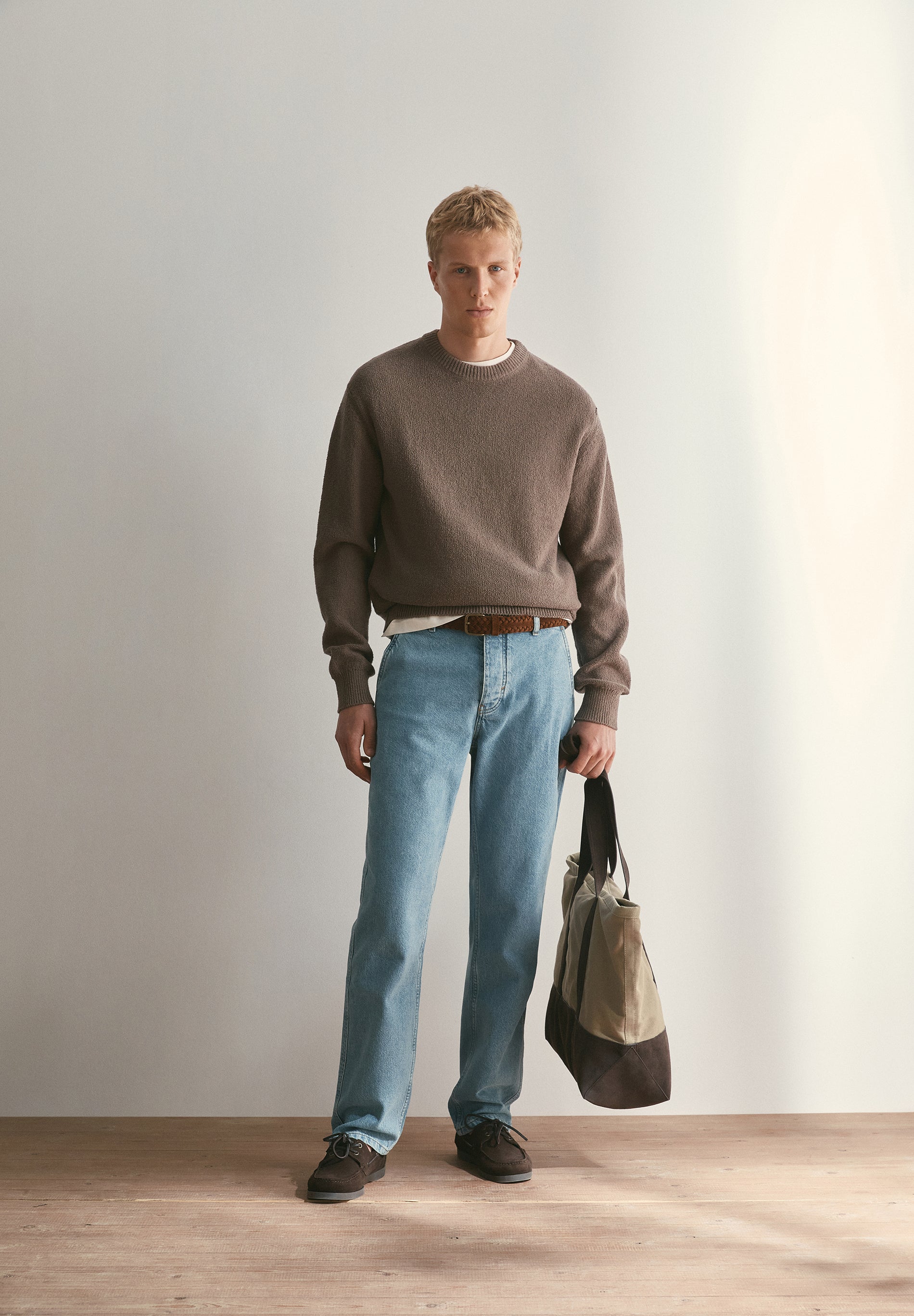 REGULAR FIT WASHED JEANS