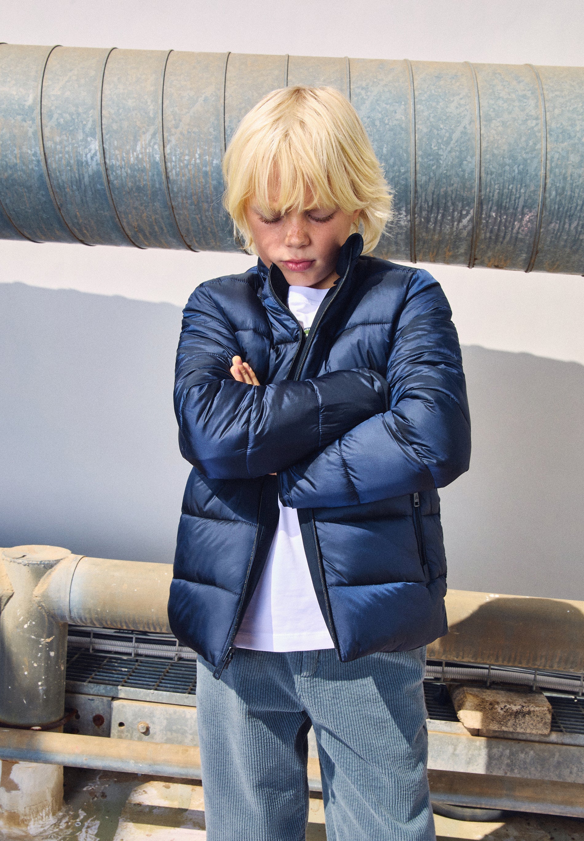 JACKET WITH DETACHABLE HOOD AND LOGO